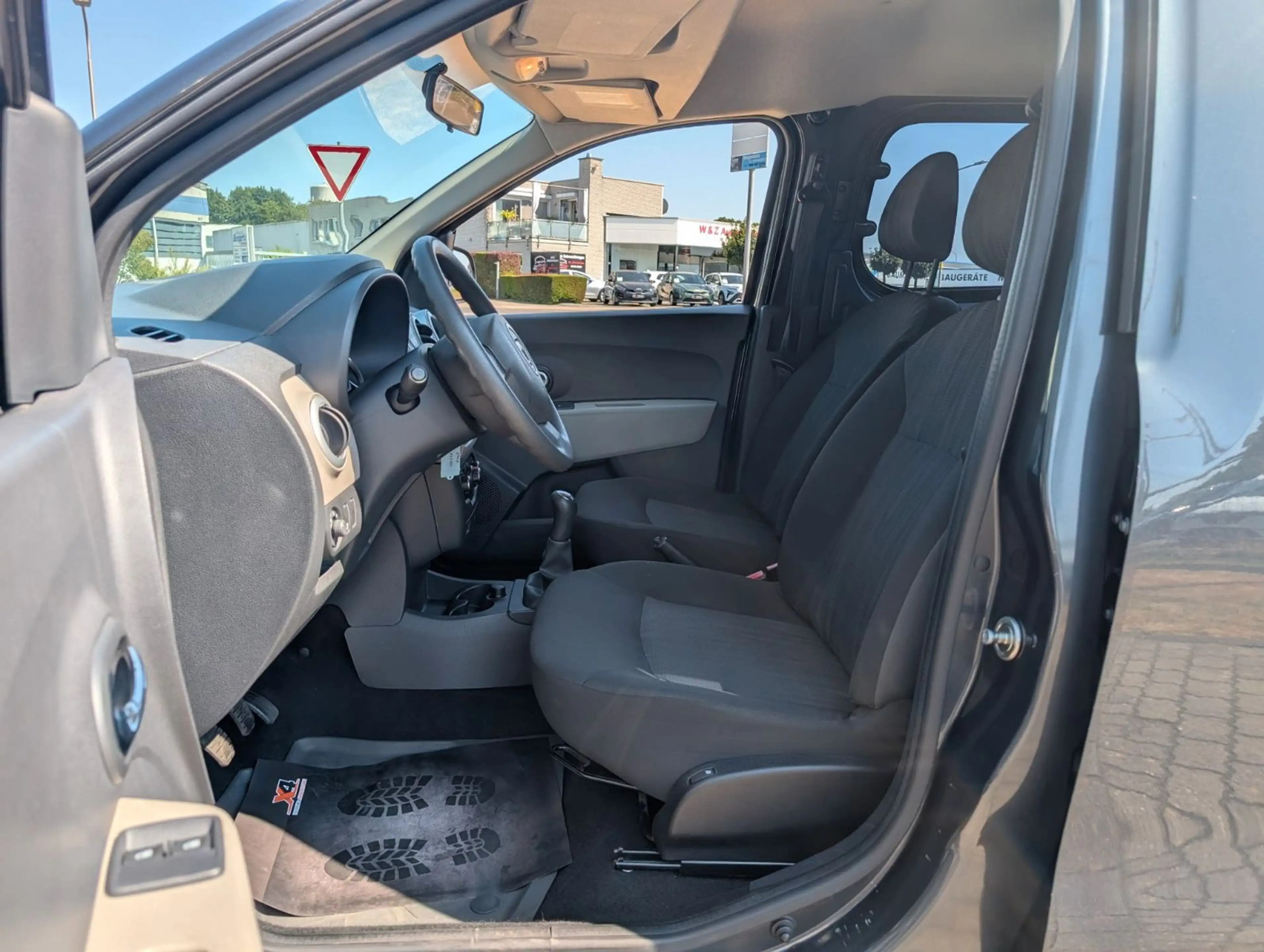 Dacia Dokker Laureate*KLIMA*AHK*PDC*NAVI*USB*SHZ !! — photo 15