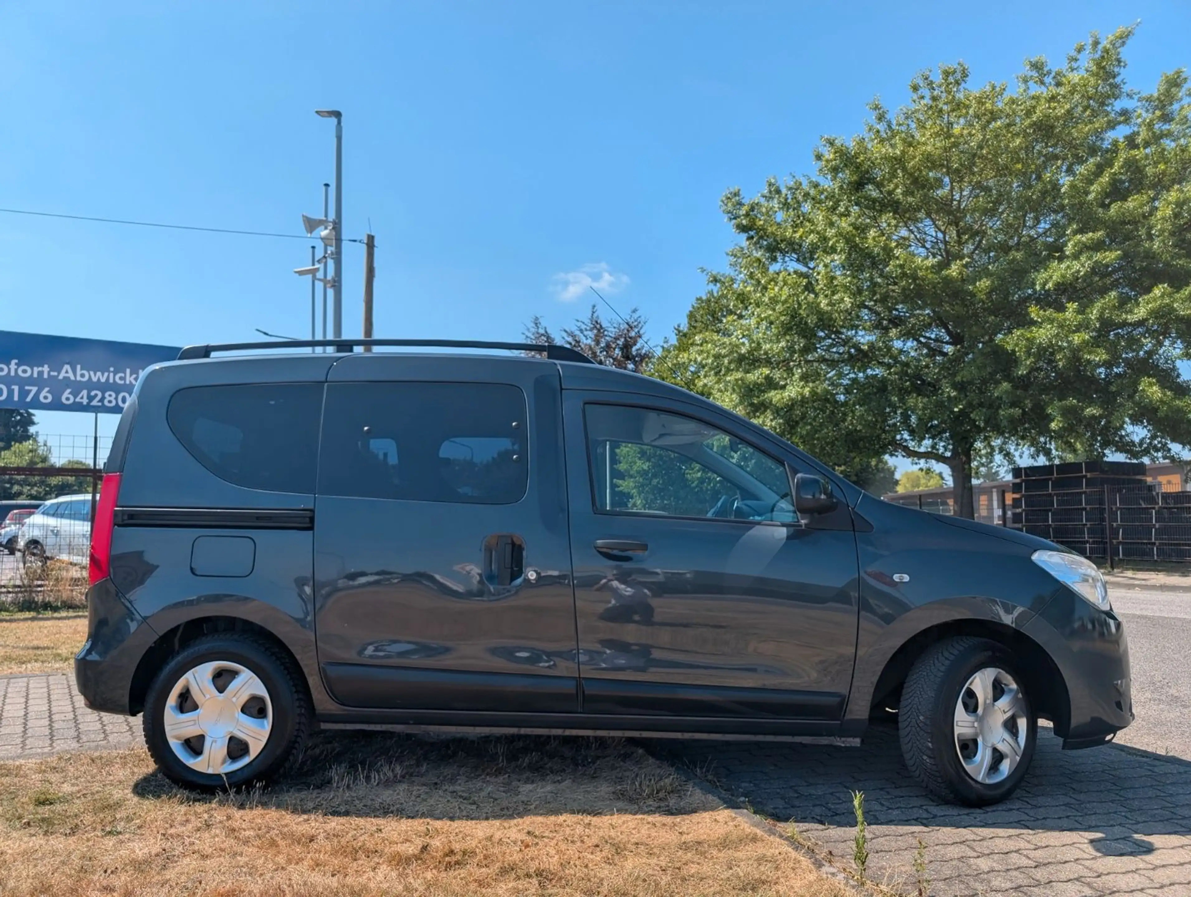 Dacia Dokker Laureate*KLIMA*AHK*PDC*NAVI*USB*SHZ !! — photo 8