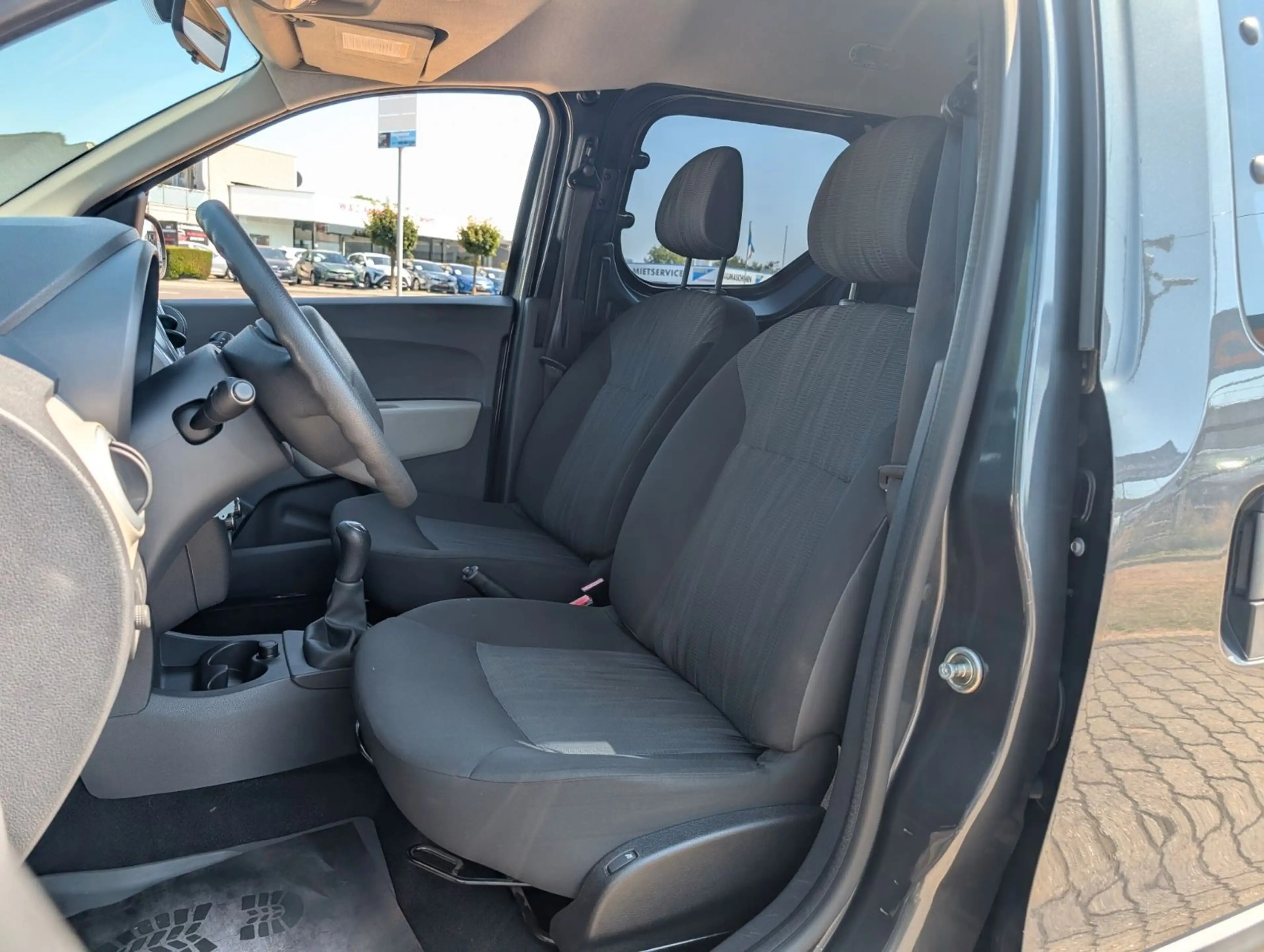 Dacia Dokker Laureate*KLIMA*AHK*PDC*NAVI*USB*SHZ !! — photo 14