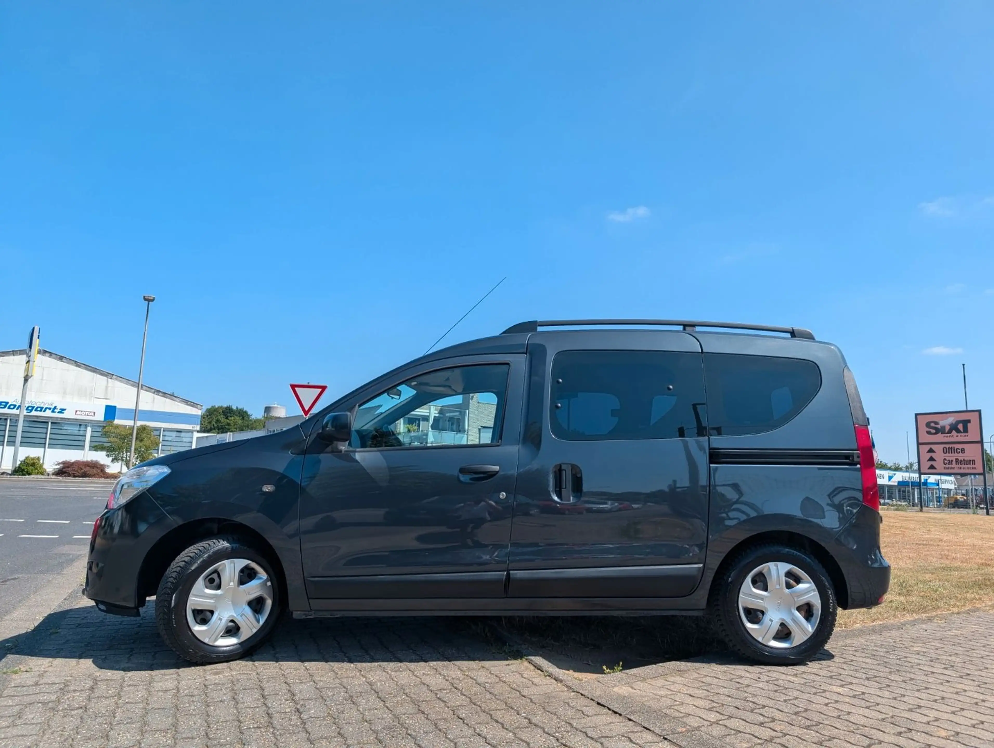 Dacia Dokker Laureate*KLIMA*AHK*PDC*NAVI*USB*SHZ !! — photo 12