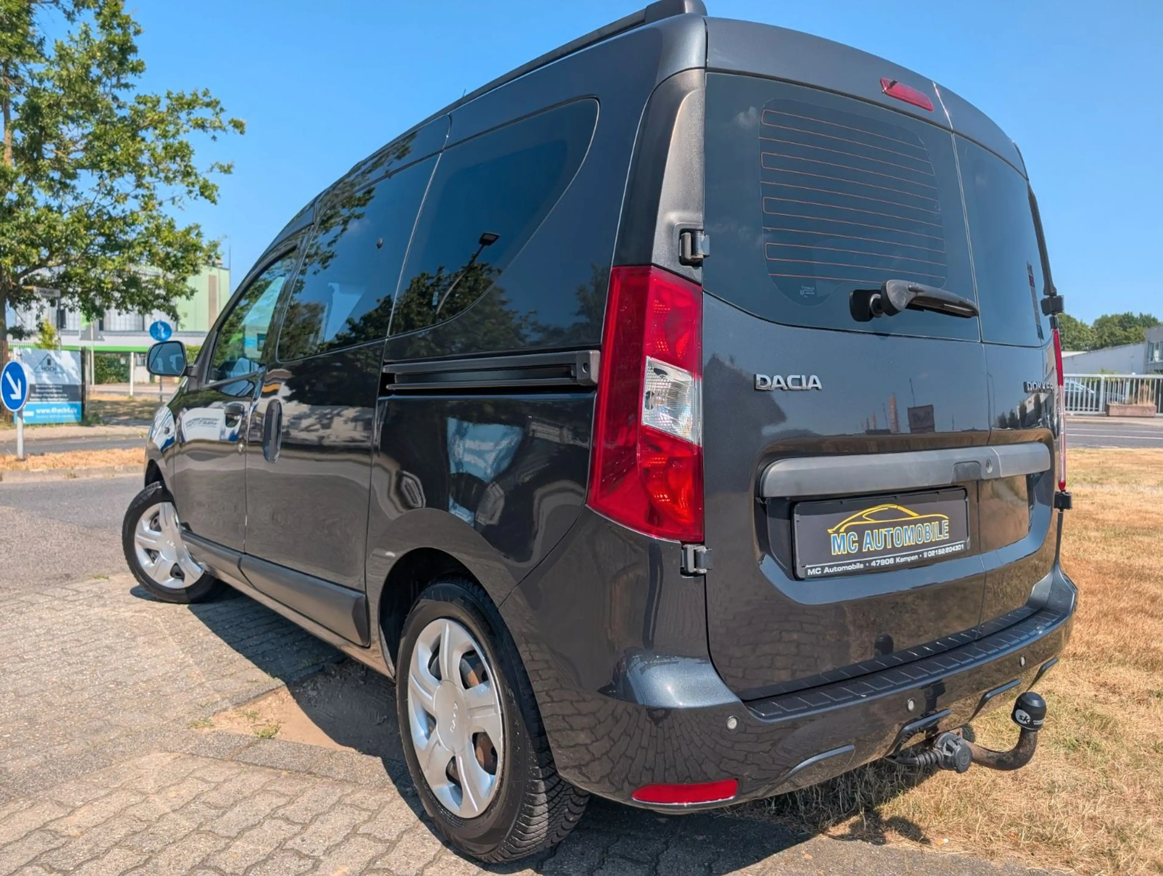 Dacia Dokker Laureate*KLIMA*AHK*PDC*NAVI*USB*SHZ !! — photo 11