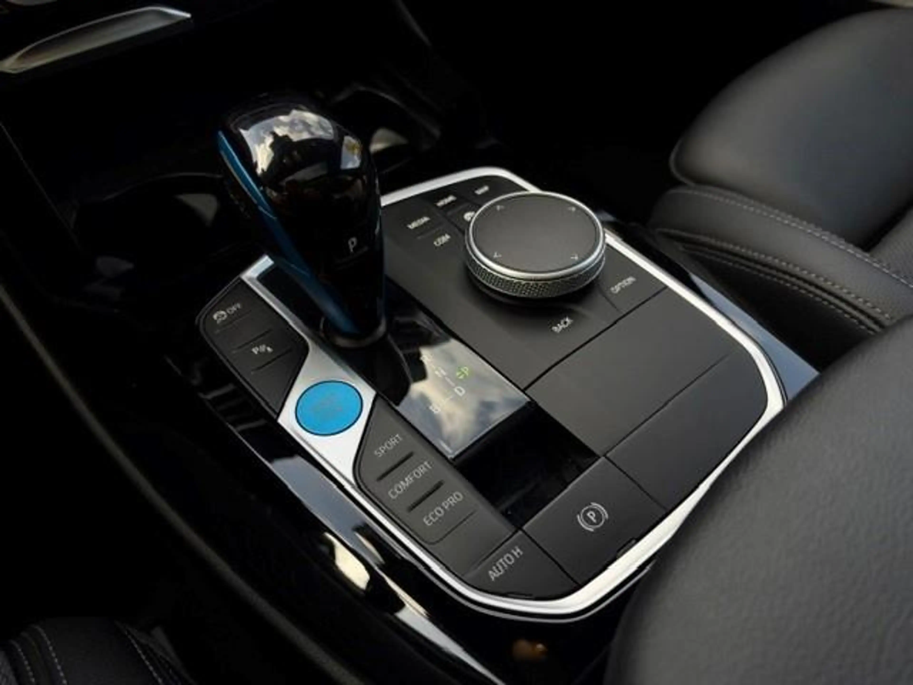 BMW iX3 High Executive — photo 15