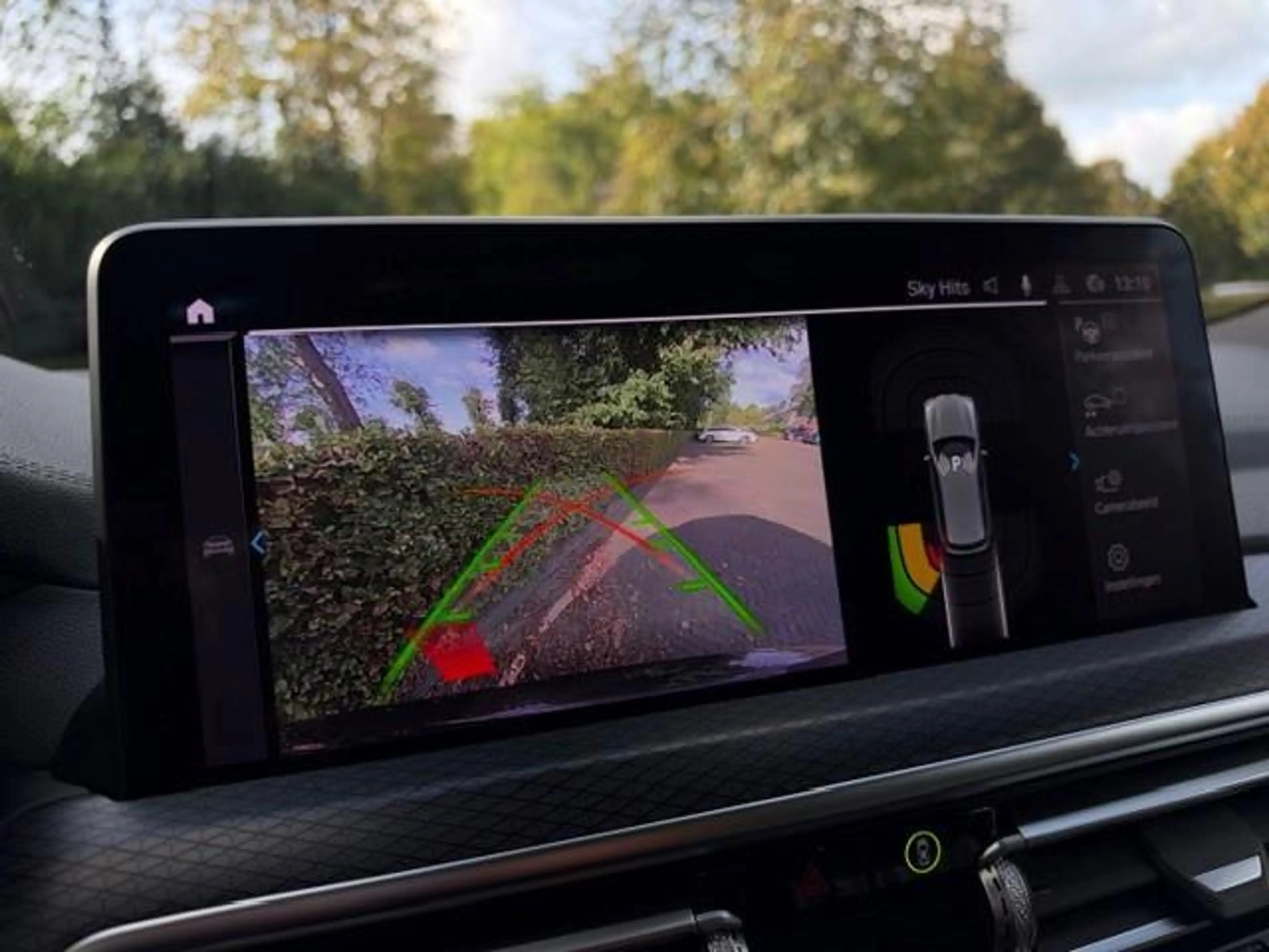BMW iX3 High Executive — photo 26