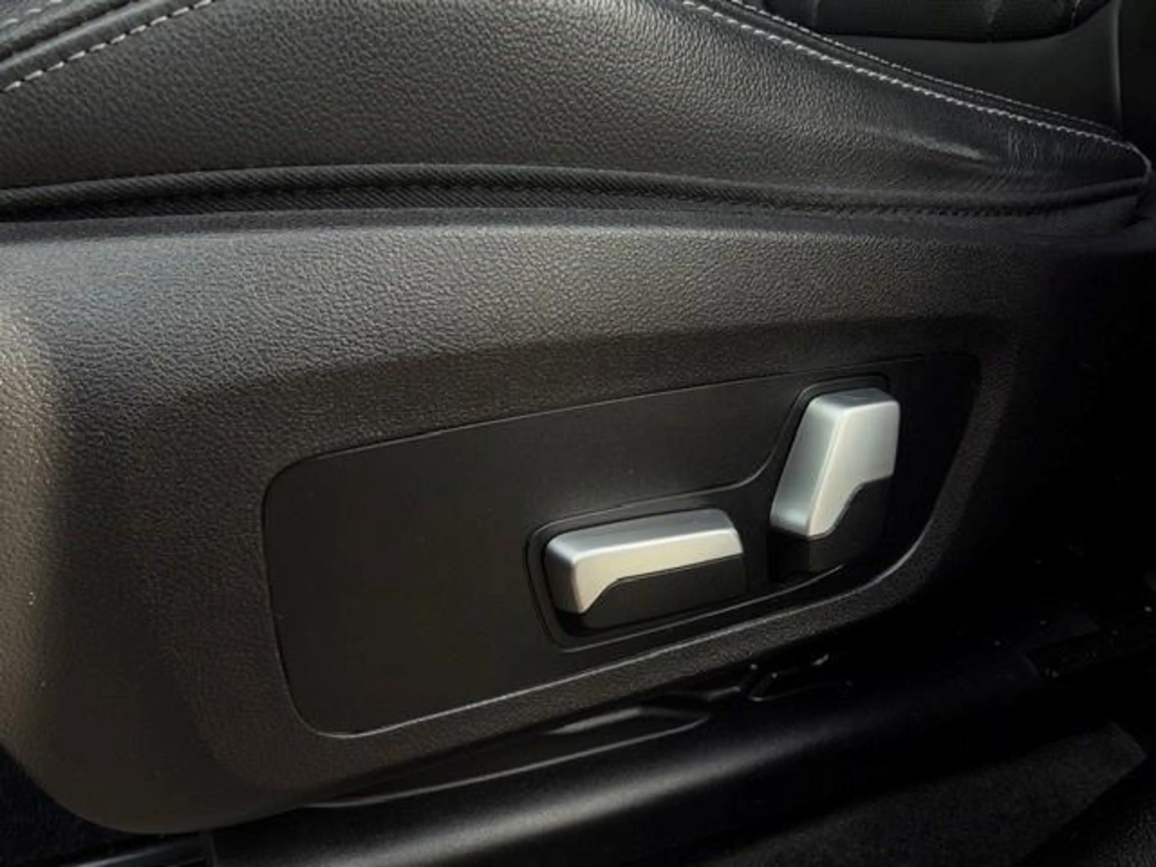 BMW iX3 High Executive — photo 13