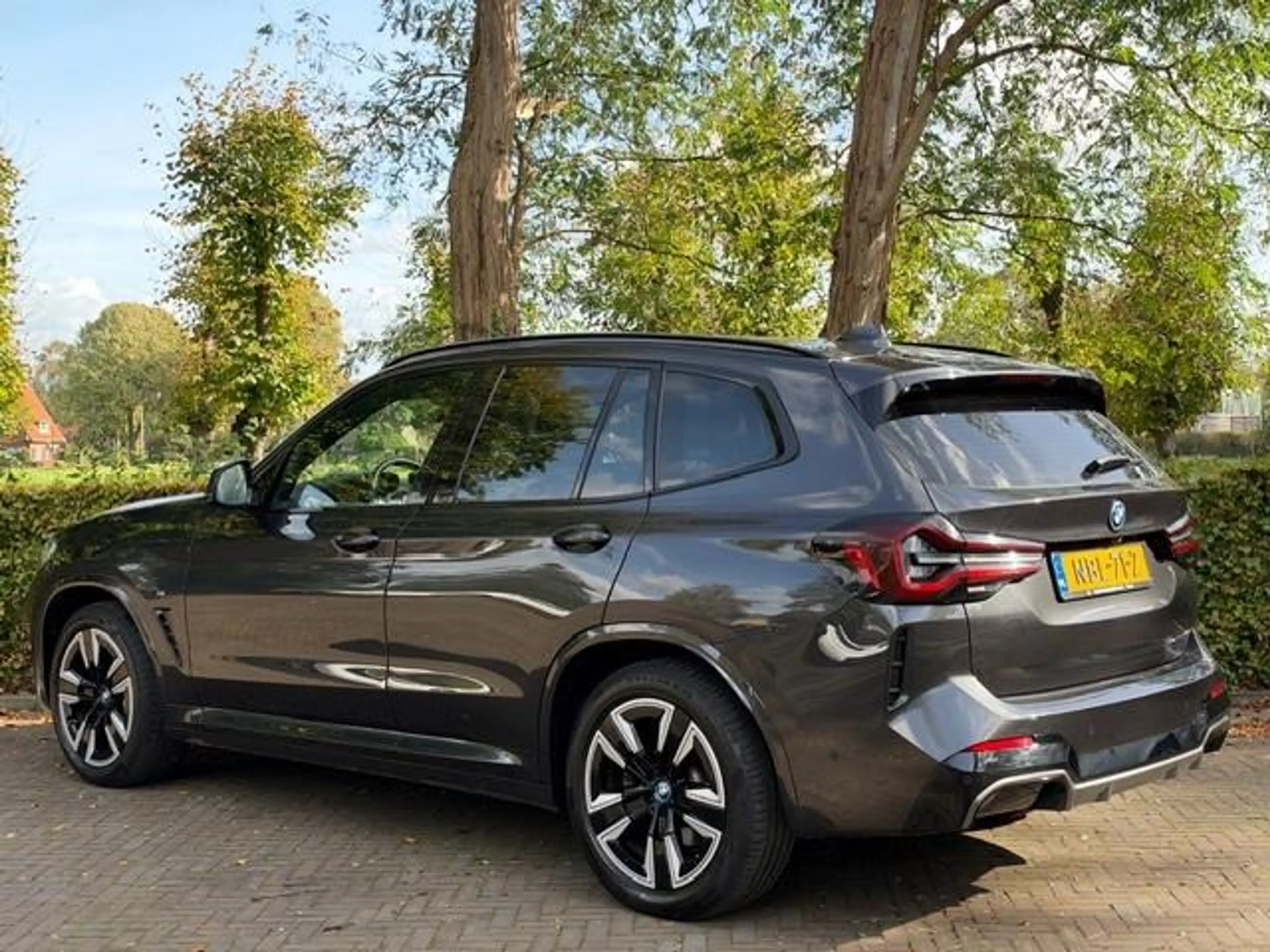 BMW iX3 High Executive — photo 2