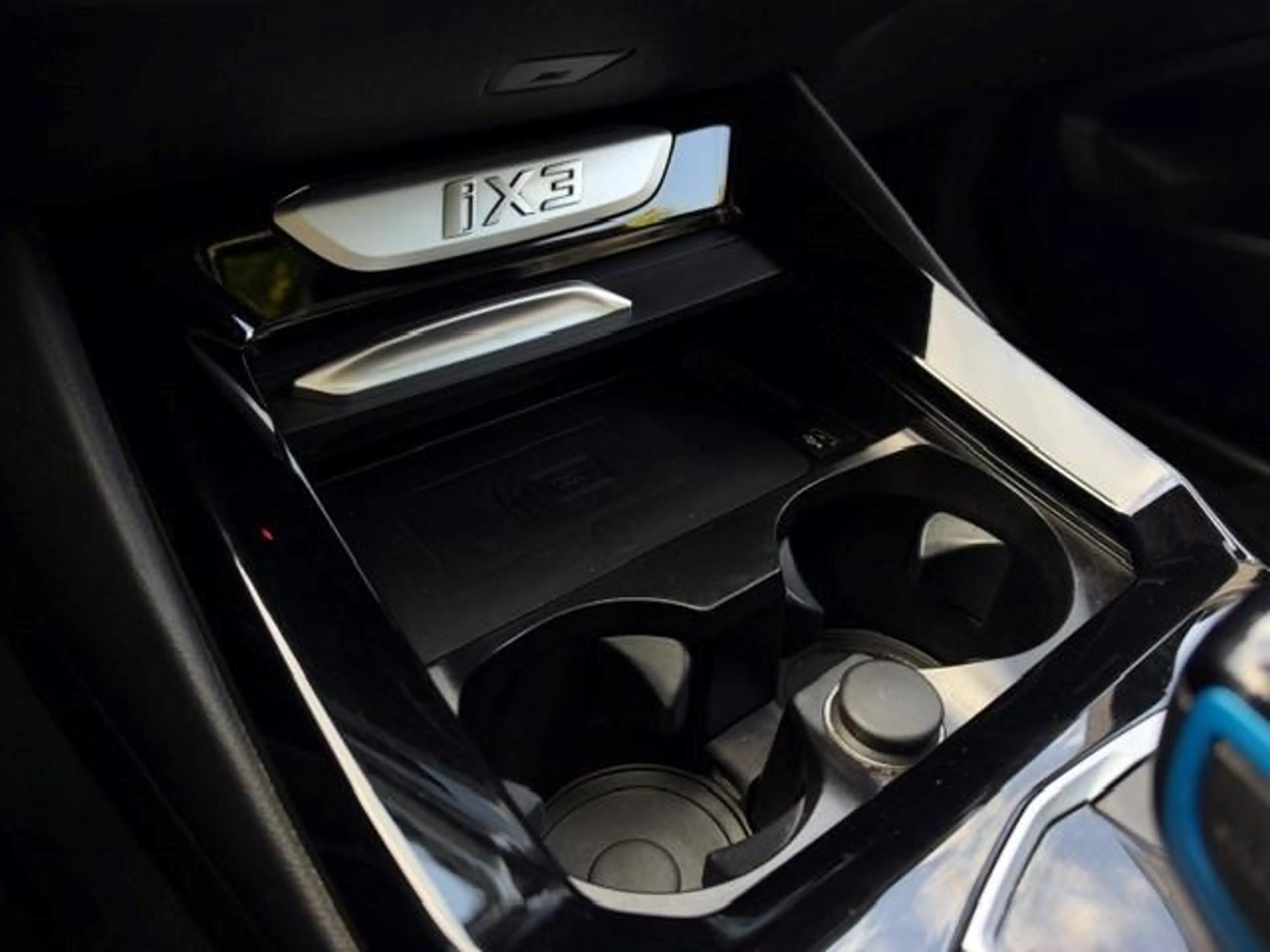 BMW iX3 High Executive — photo 14
