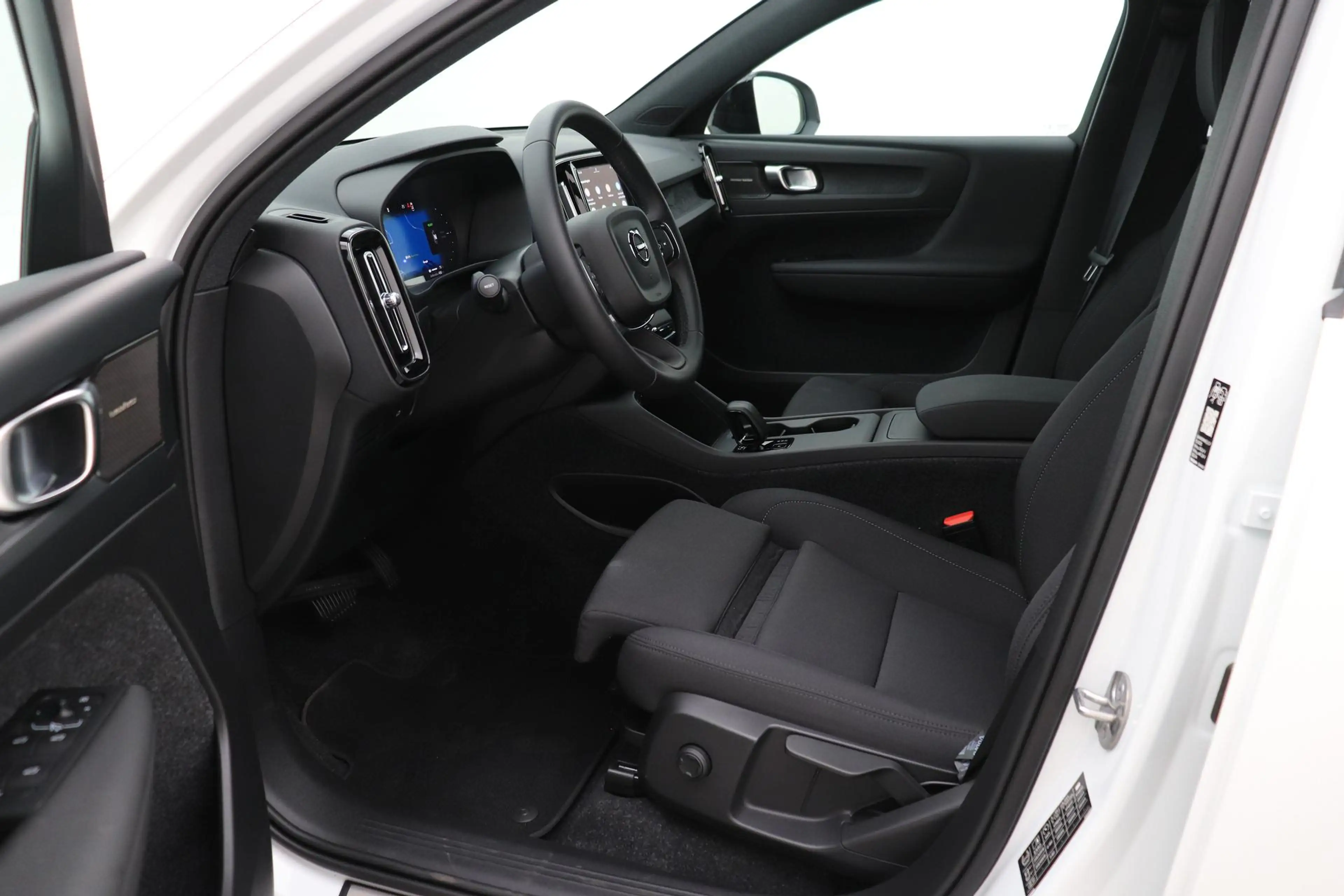 Volvo EX40 Single Motor Extended Range Plus 82 kWh | ACC | Ha — photo 3