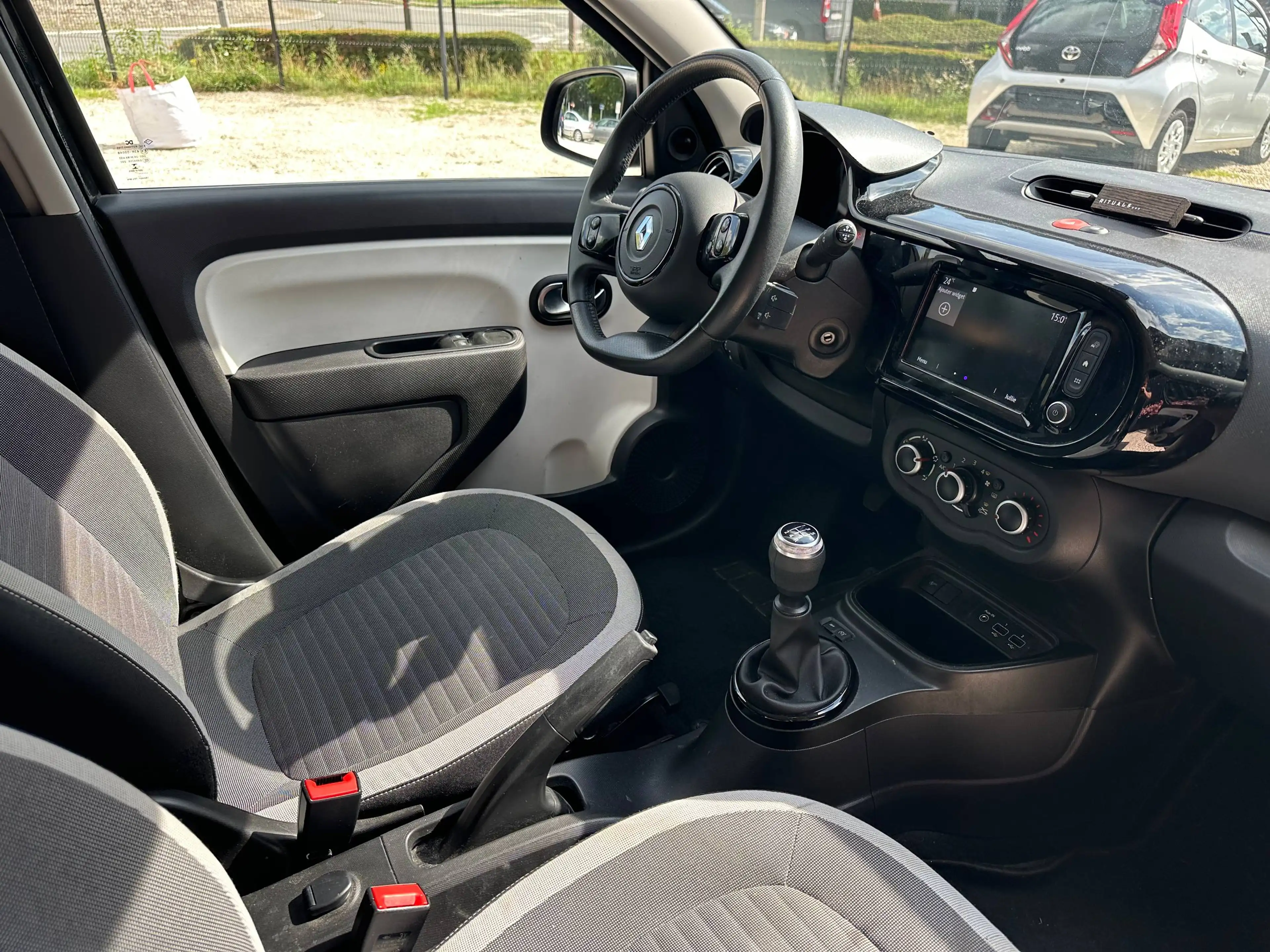 Renault Twingo Twingo 1.0i  * ECRAN - CARPLAY - 110.893 KM  * — photo 11