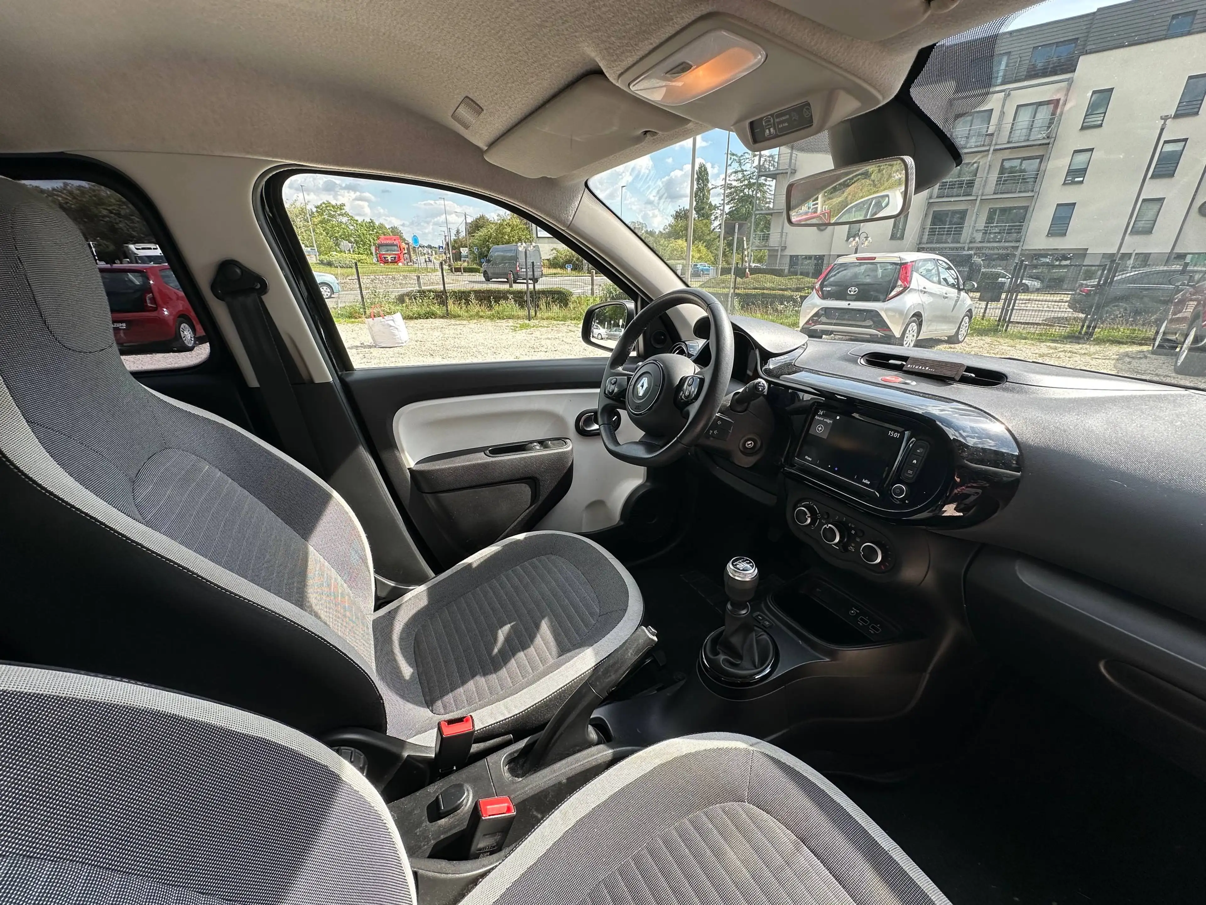 Renault Twingo Twingo 1.0i  * ECRAN - CARPLAY - 110.893 KM  * — photo 10