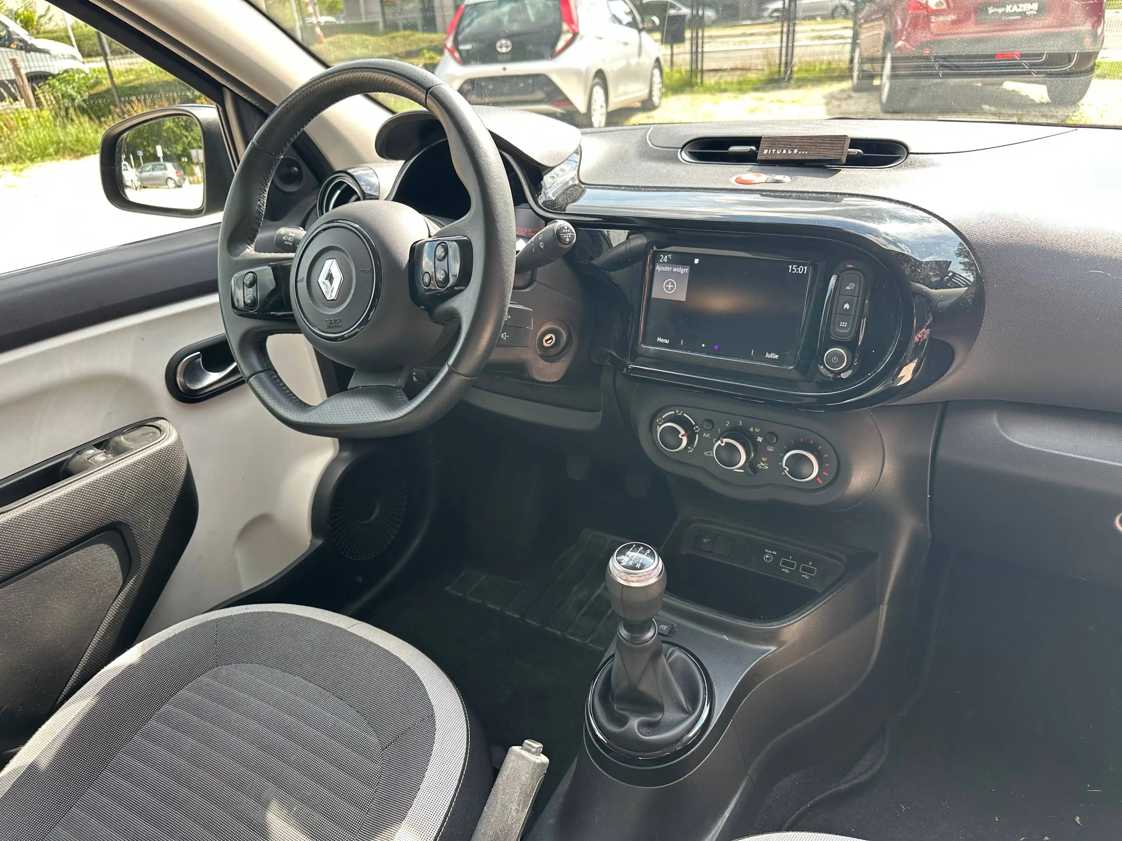 Renault Twingo Twingo 1.0i  * ECRAN - CARPLAY - 110.893 KM  * — photo 12