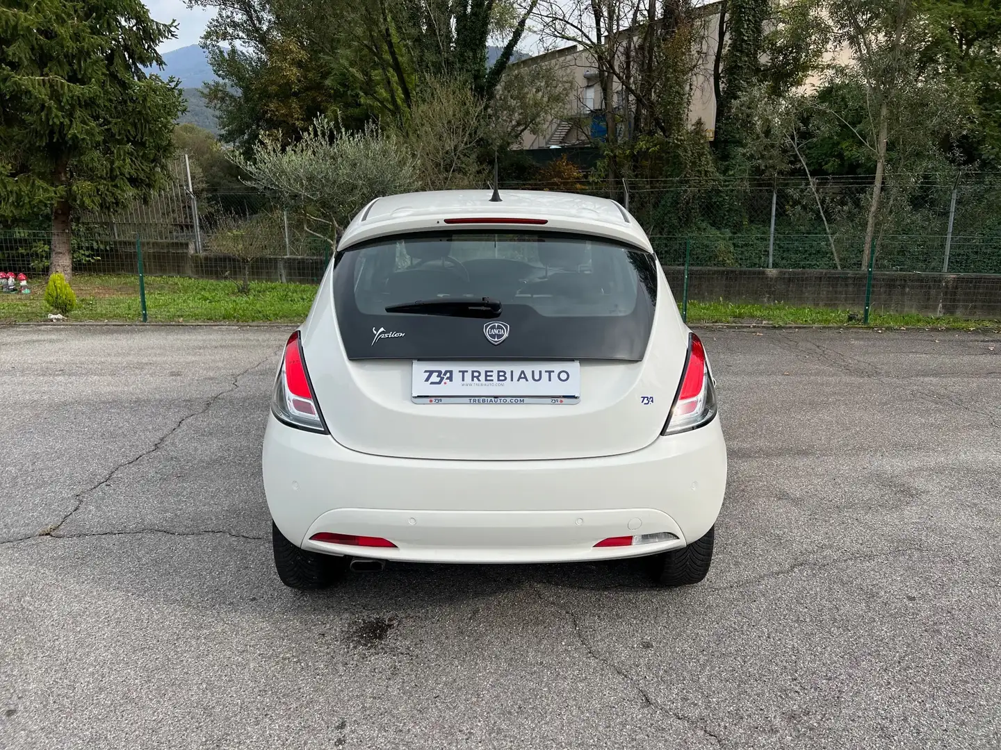 Lancia Ypsilon 1.3 MJT 16V 95 CV 5 porte S&S Gold Blanco - 2