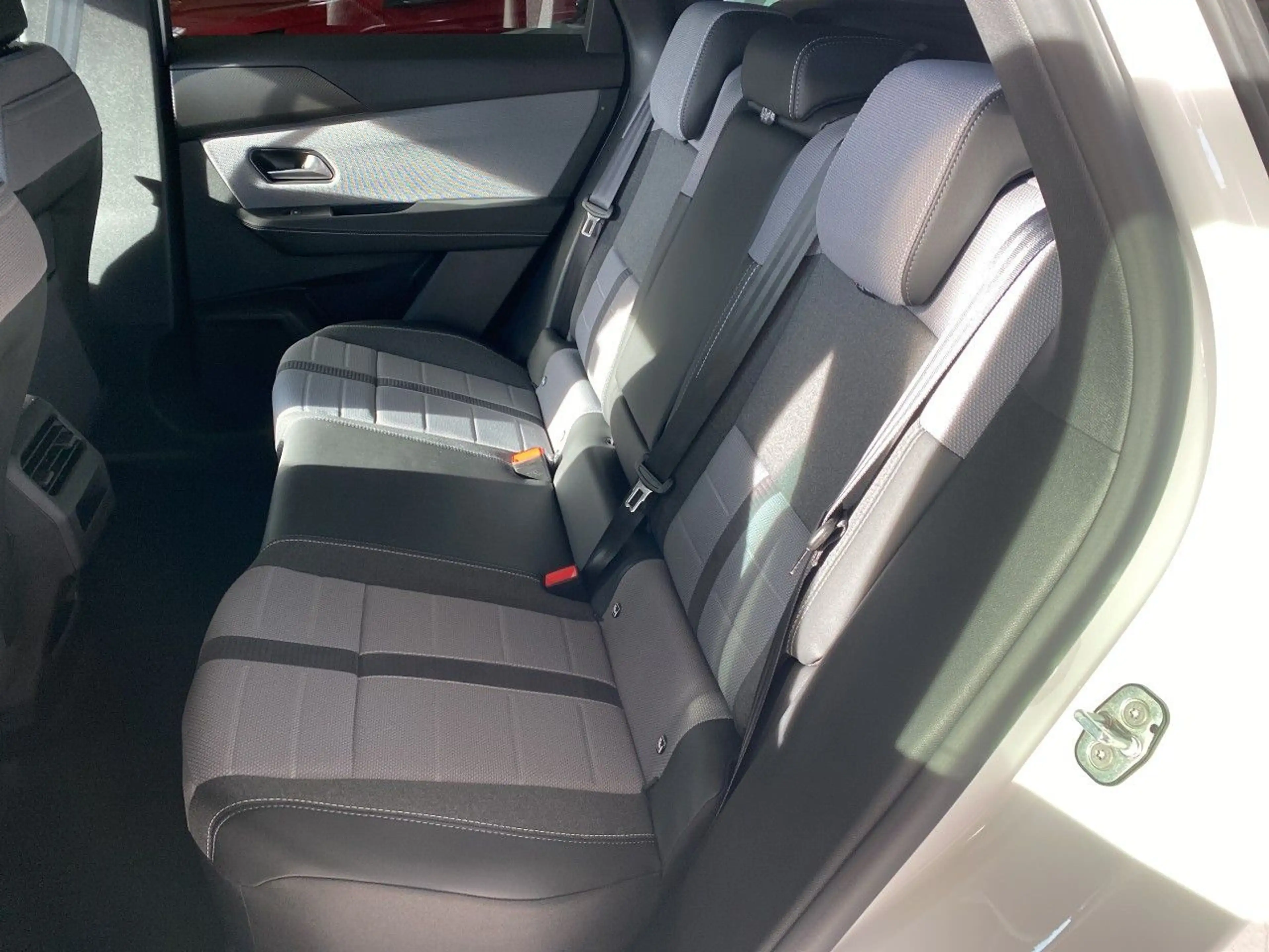 Opel Grandland Hybrid GS, R-Kamera,Sitzh.,AHK,GJR,uvm — photo 10