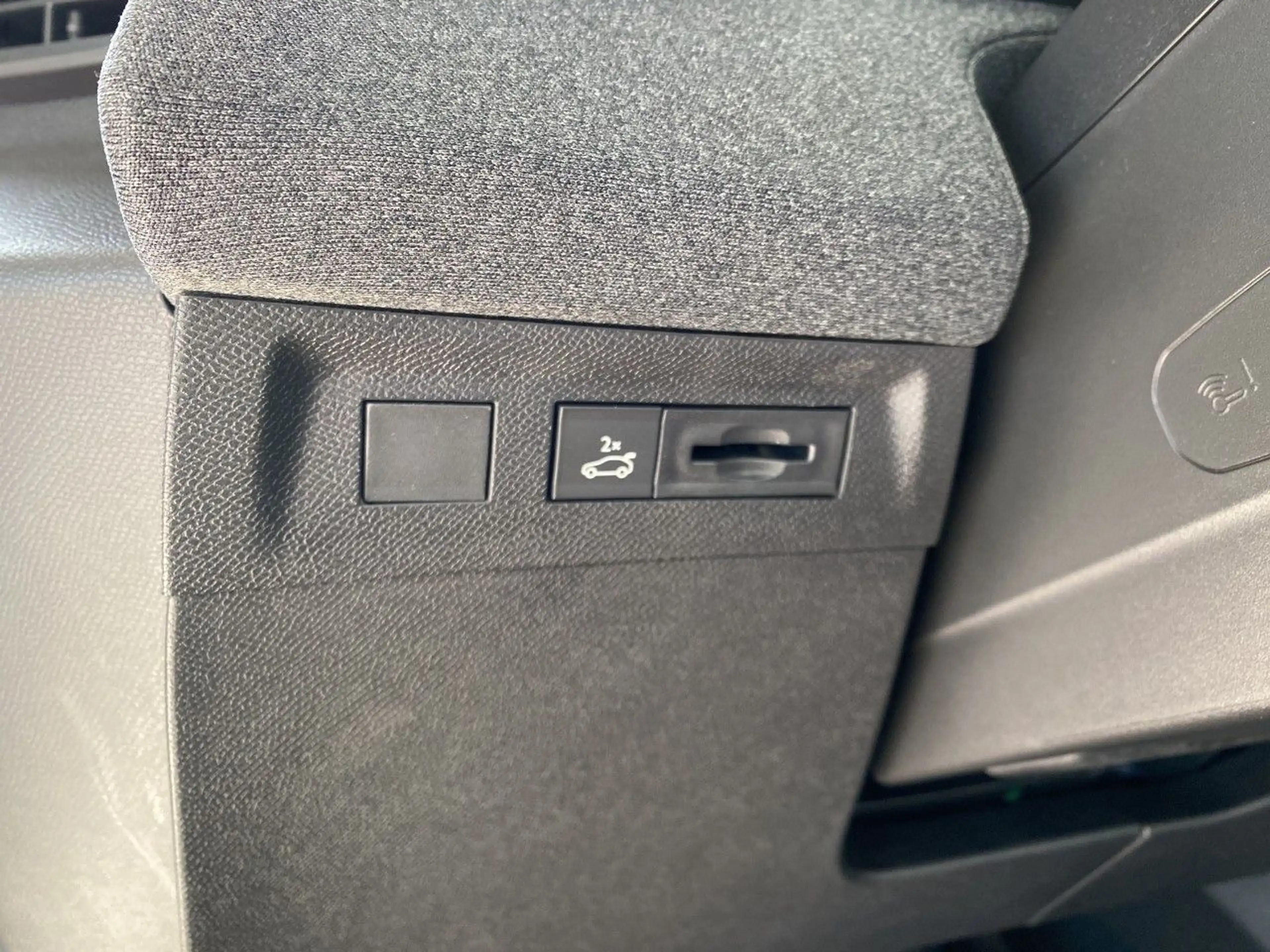 Opel Grandland Hybrid GS, R-Kamera,Sitzh.,AHK,GJR,uvm — photo 15