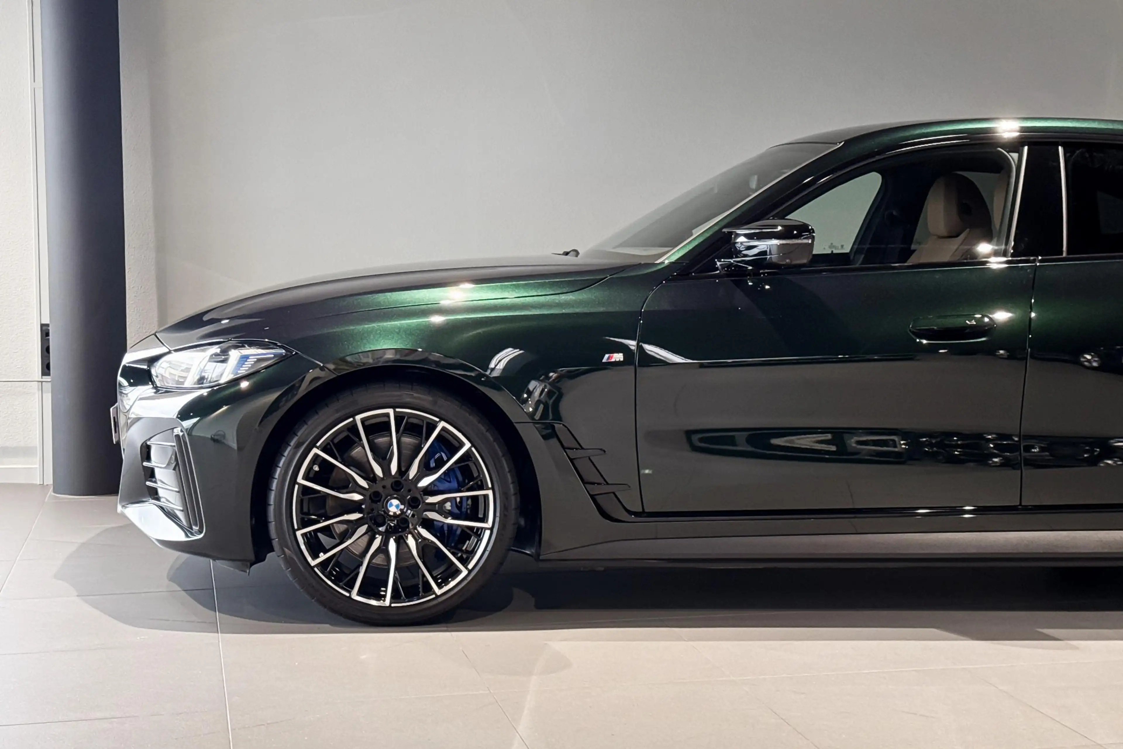 BMW i4 M60 84 kWh | M Sport | Stoelverwarming | Achteruit — photo 4