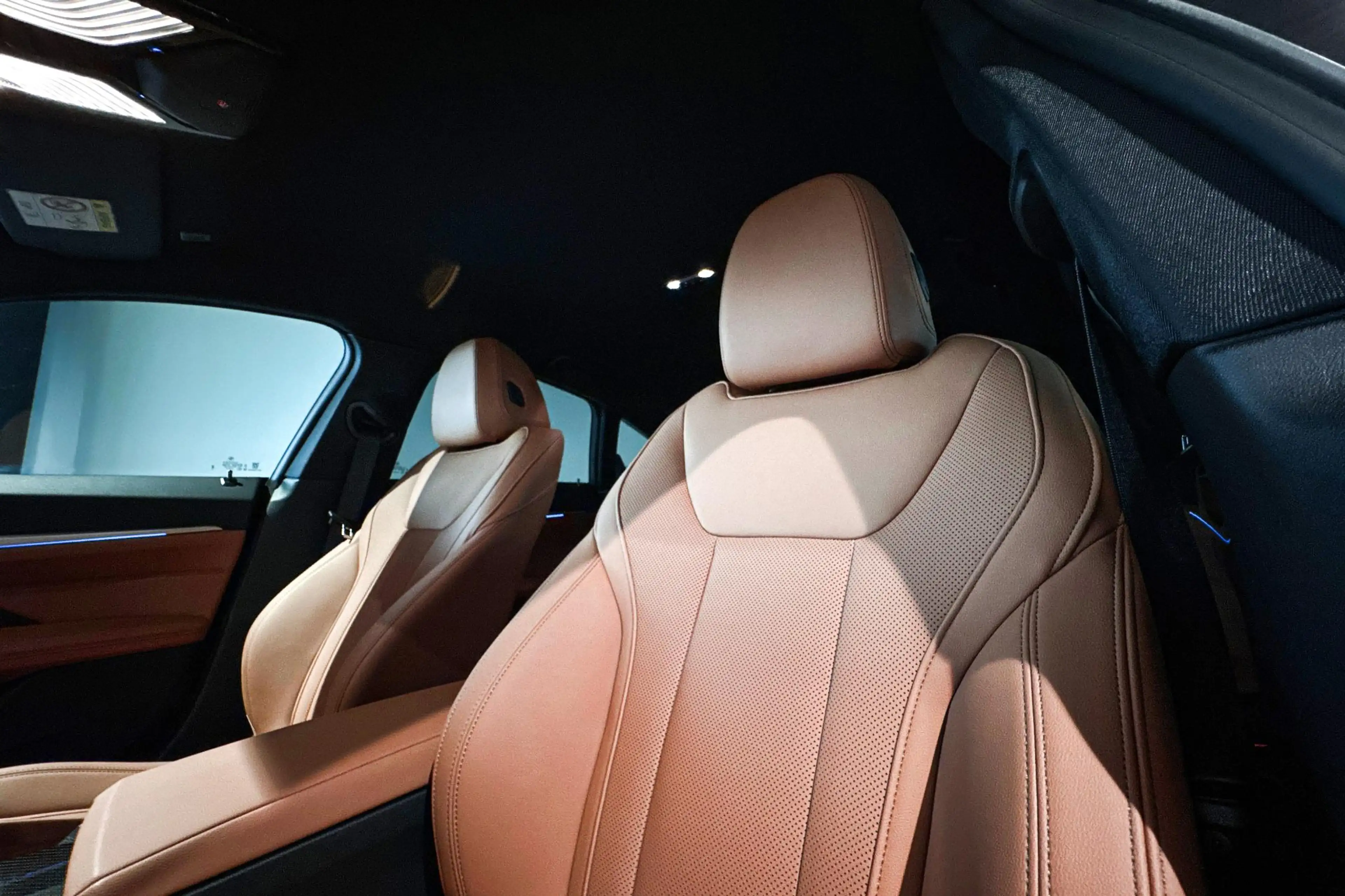 BMW i4 M60 84 kWh | M Sport | Stoelverwarming | Achteruit — photo 11