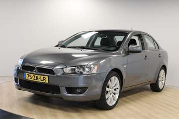 Sports Sedan 1.8 Invite | Trekhaak | Camera