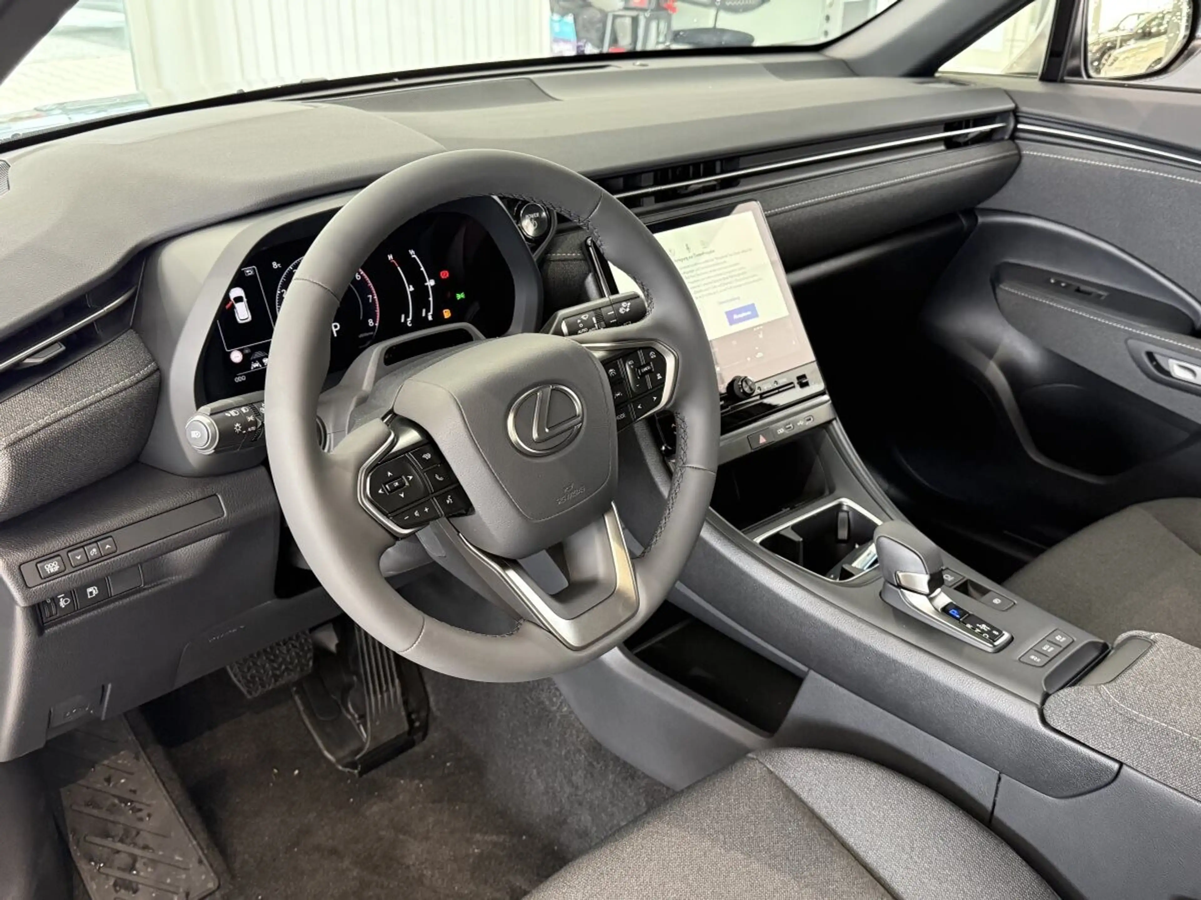 Lexus LBX FWD Basis — photo 11