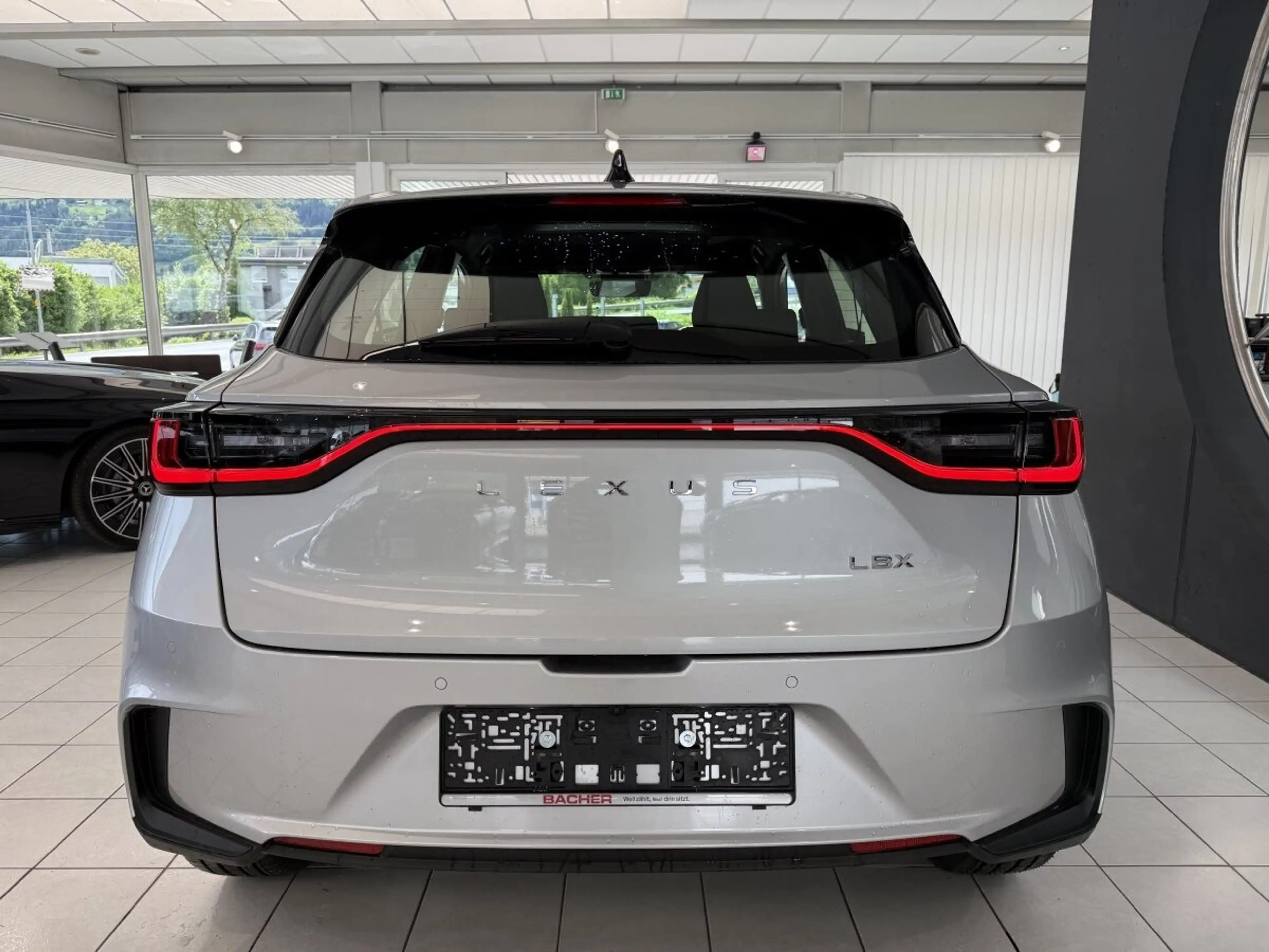 Lexus LBX FWD Basis — photo 5