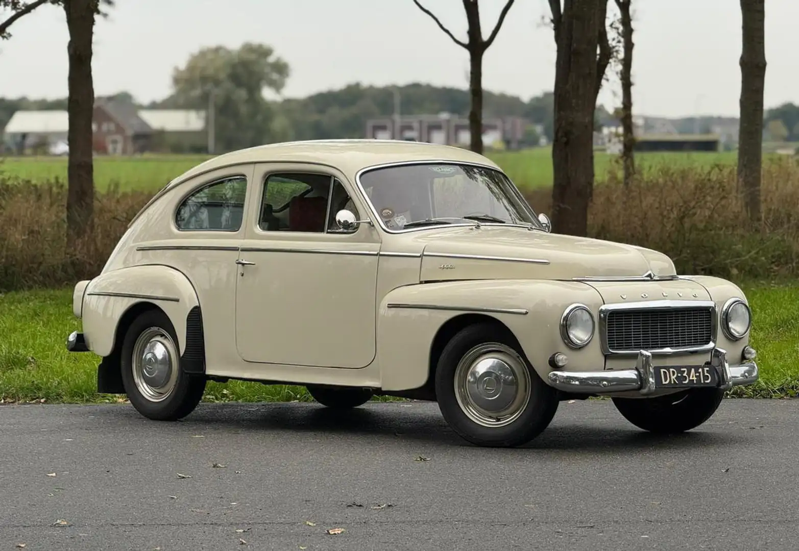 Volvo P 544 Kattenrug | Bid now on SAVETHECLASSIX Blanco - 1