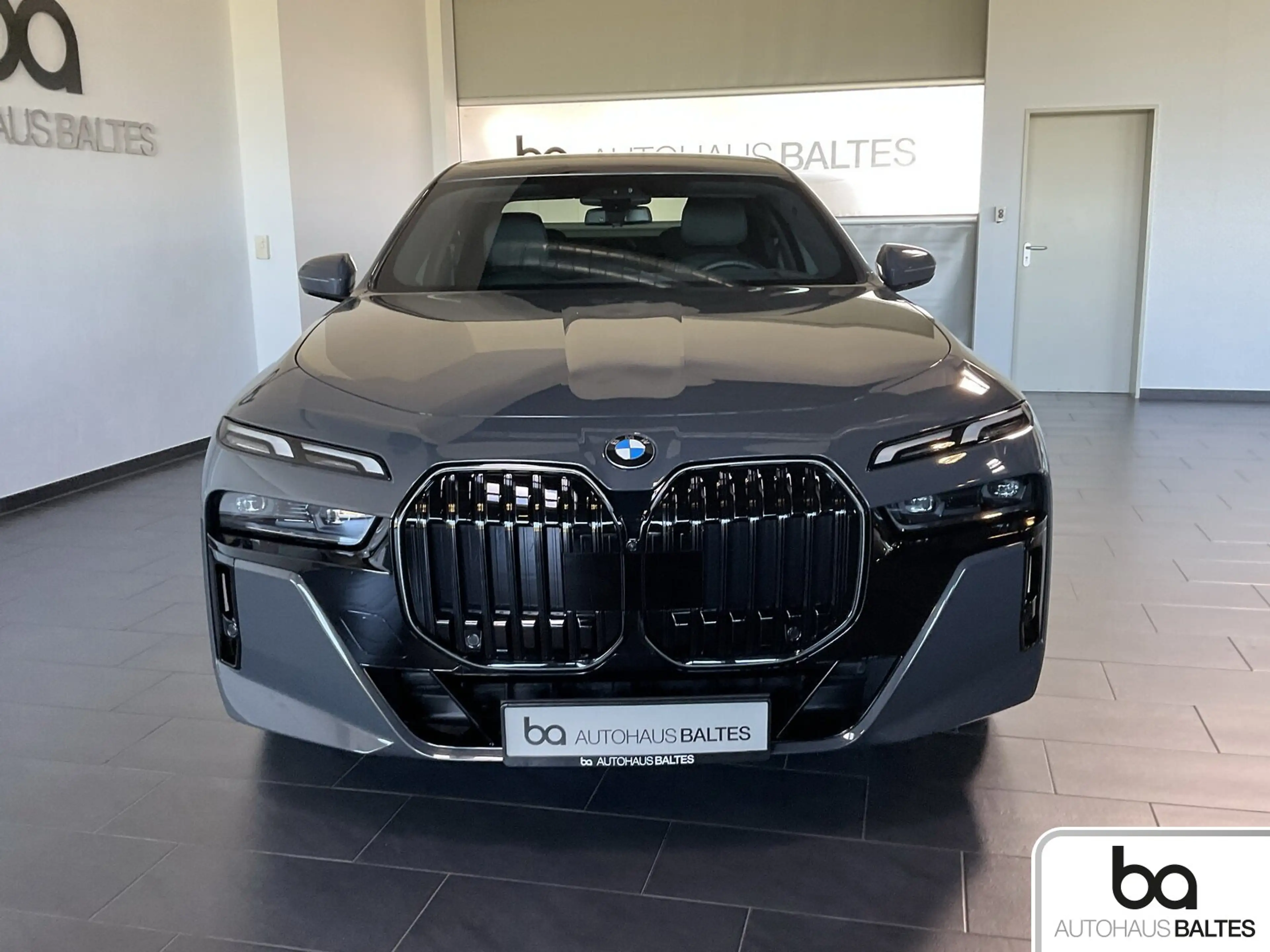 BMW 740 740d xDrive M Sport Pro 21"/Luft/B&W/360*/Soft/AHK — photo 2