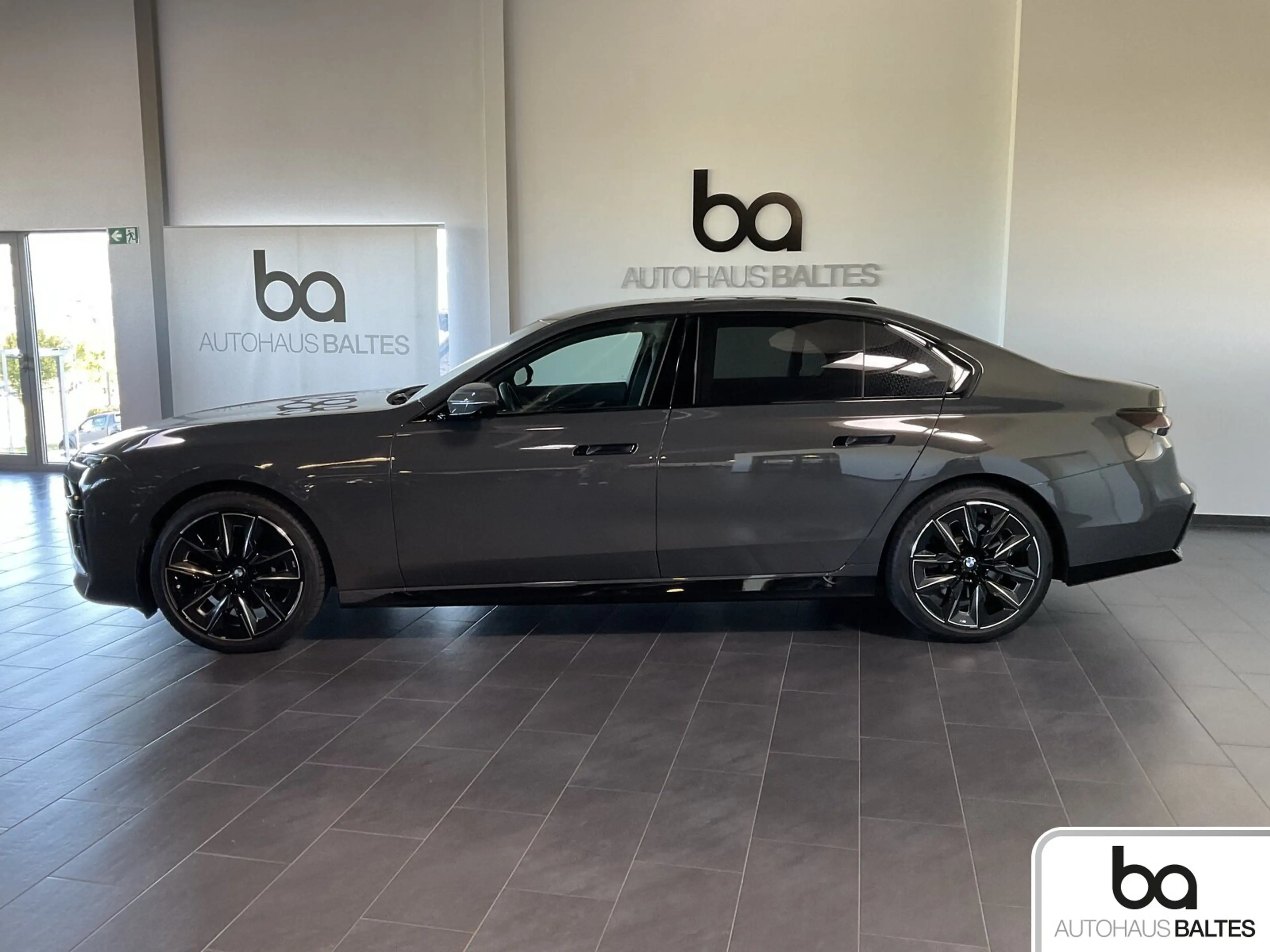 BMW 740 740d xDrive M Sport Pro 21"/Luft/B&W/360*/Soft/AHK — photo 3