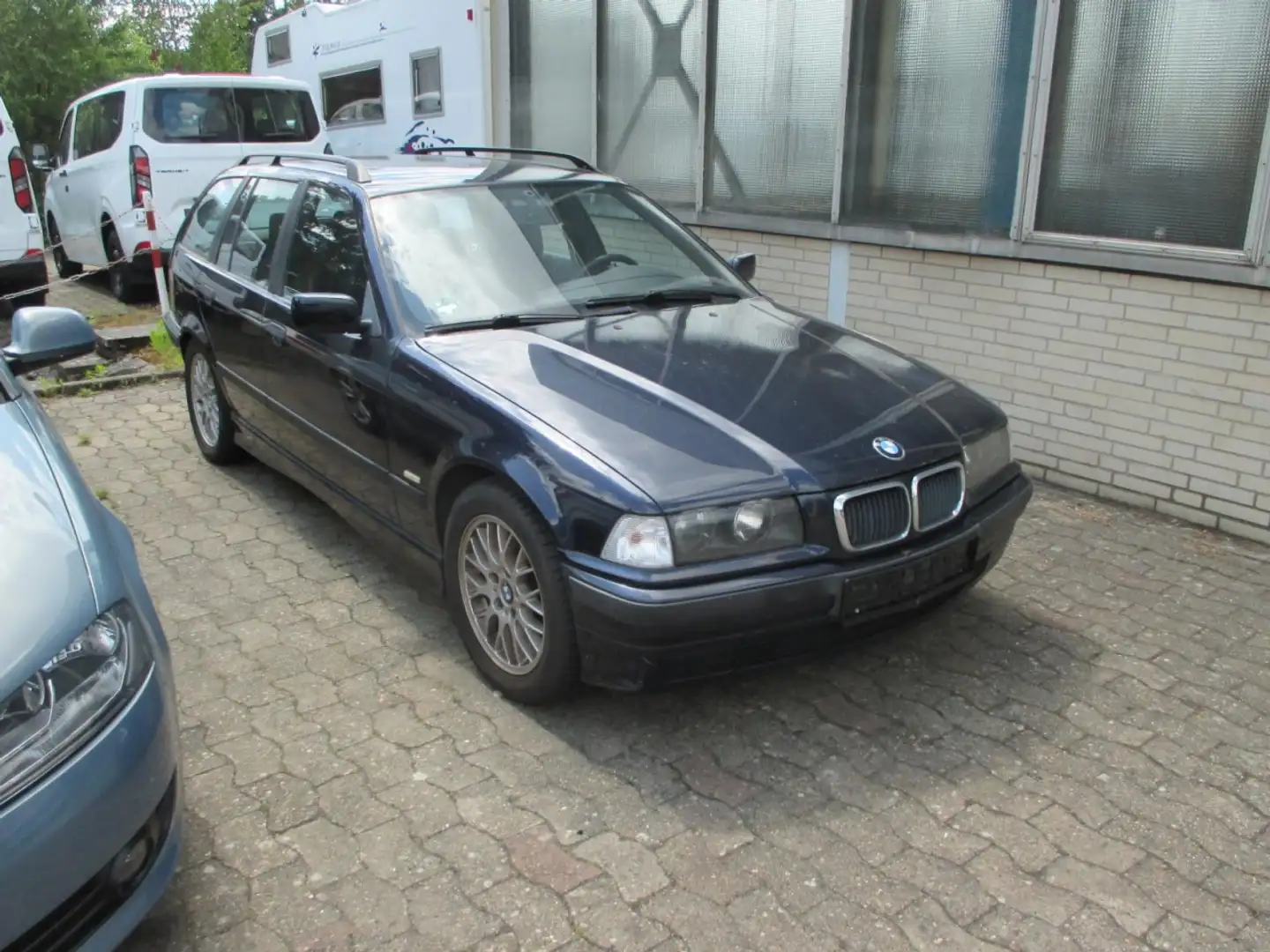 BMW 318 i touring Klima Sitzheizung Fenster el. Blauw - 1