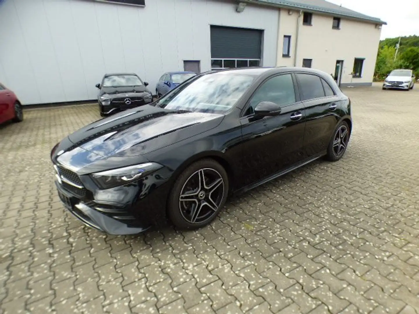 Mercedes-Benz A 220 d AMG Line Advanced Plus Fahrassistenz Burmeste... Negru - 2