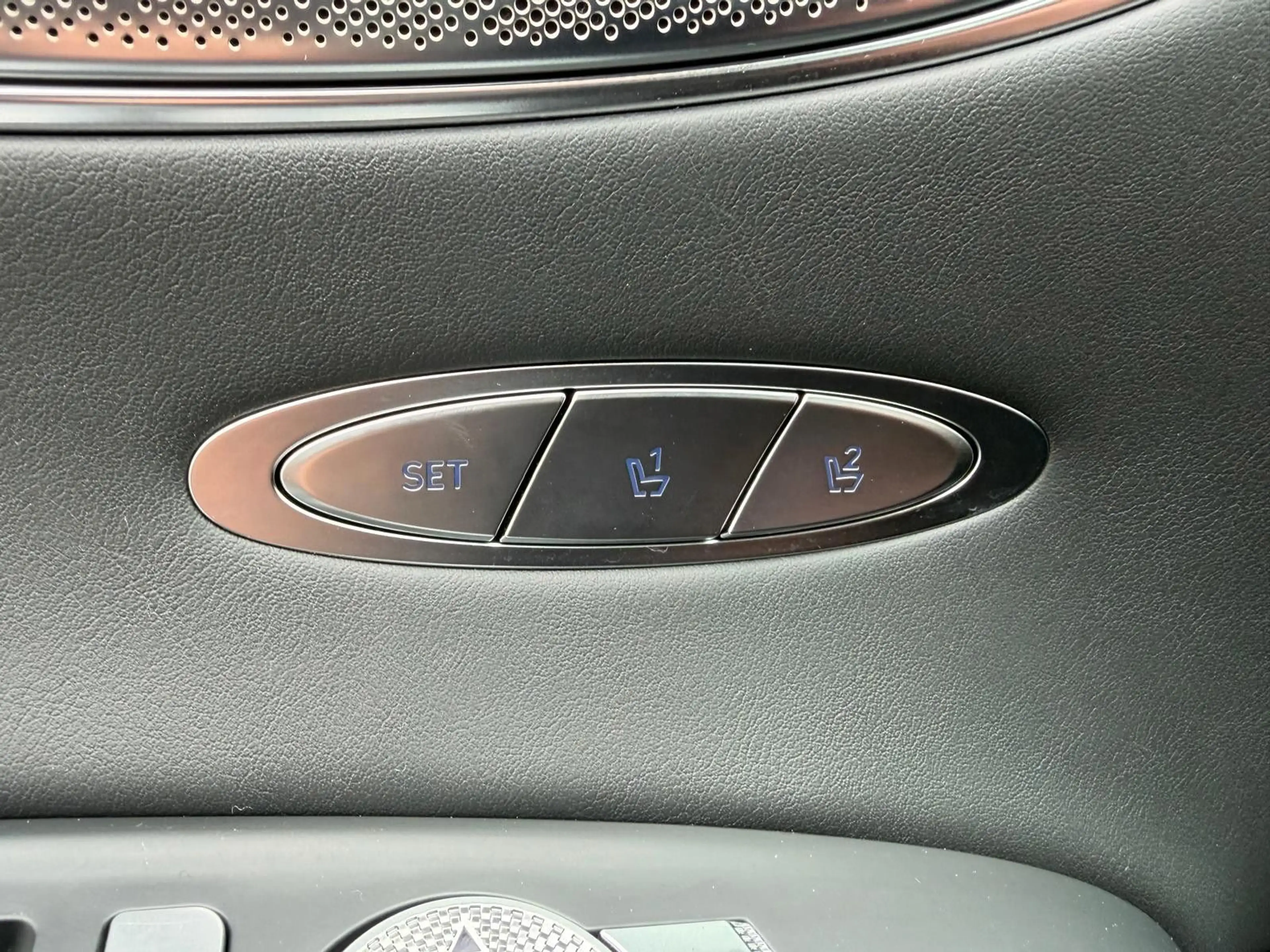 Genesis GV70 2.2 D 8AT AWD Sport Pano Tech Lexicon Comf — photo 12