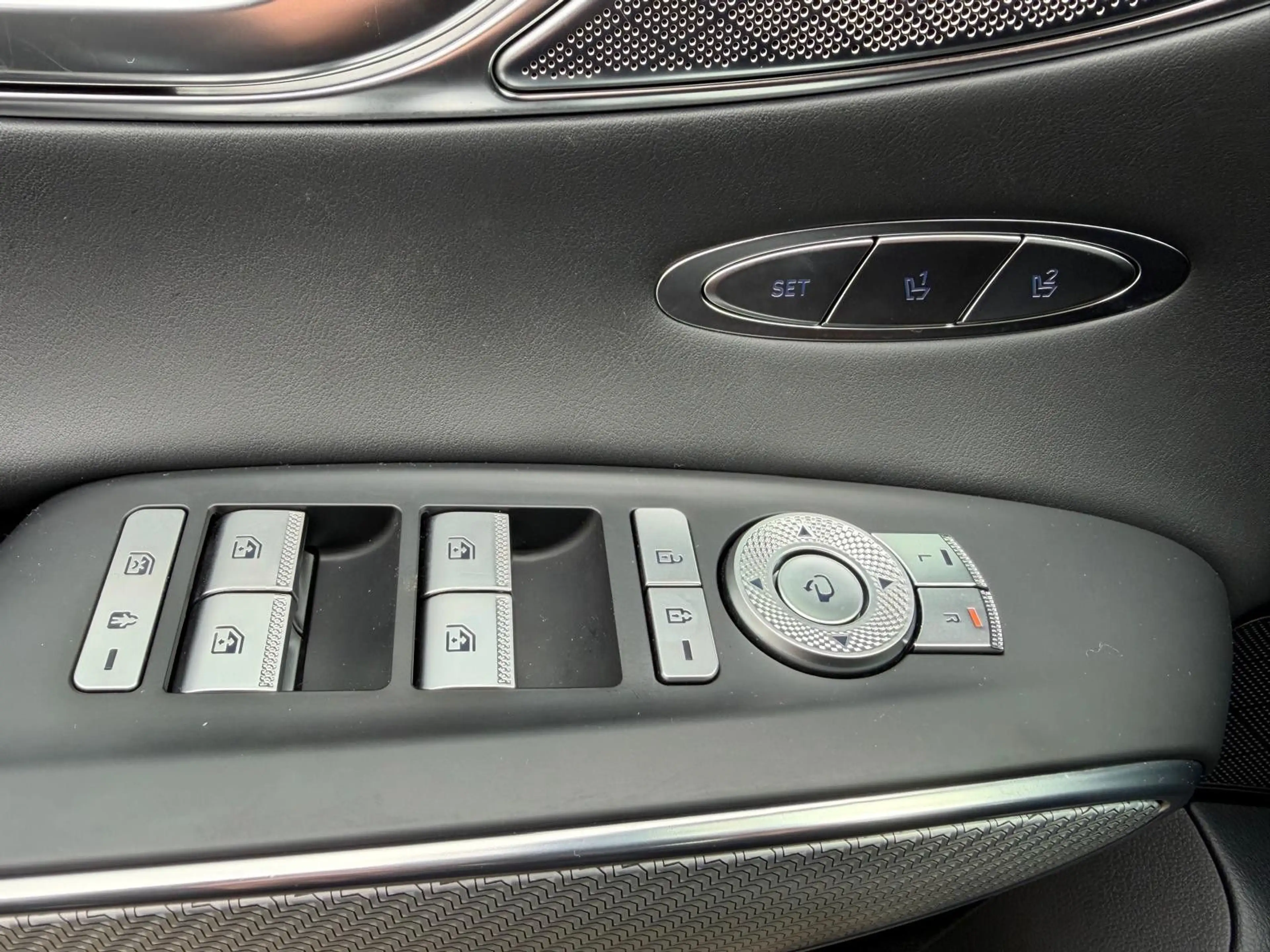 Genesis GV70 2.2 D 8AT AWD Sport Pano Tech Lexicon Comf — photo 15