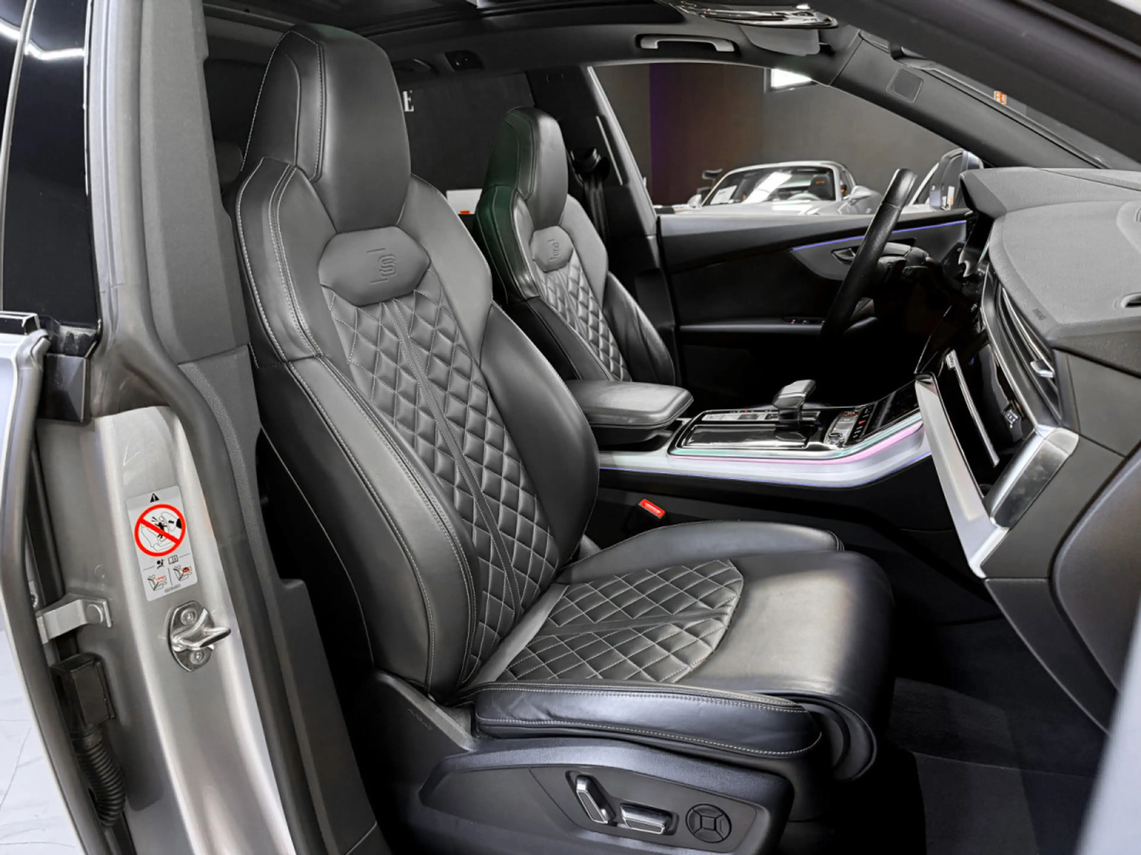 Audi SQ8 4.0 TFSI / REAR-AXLE / B&O / PANO / HEAD-UP / — photo 14