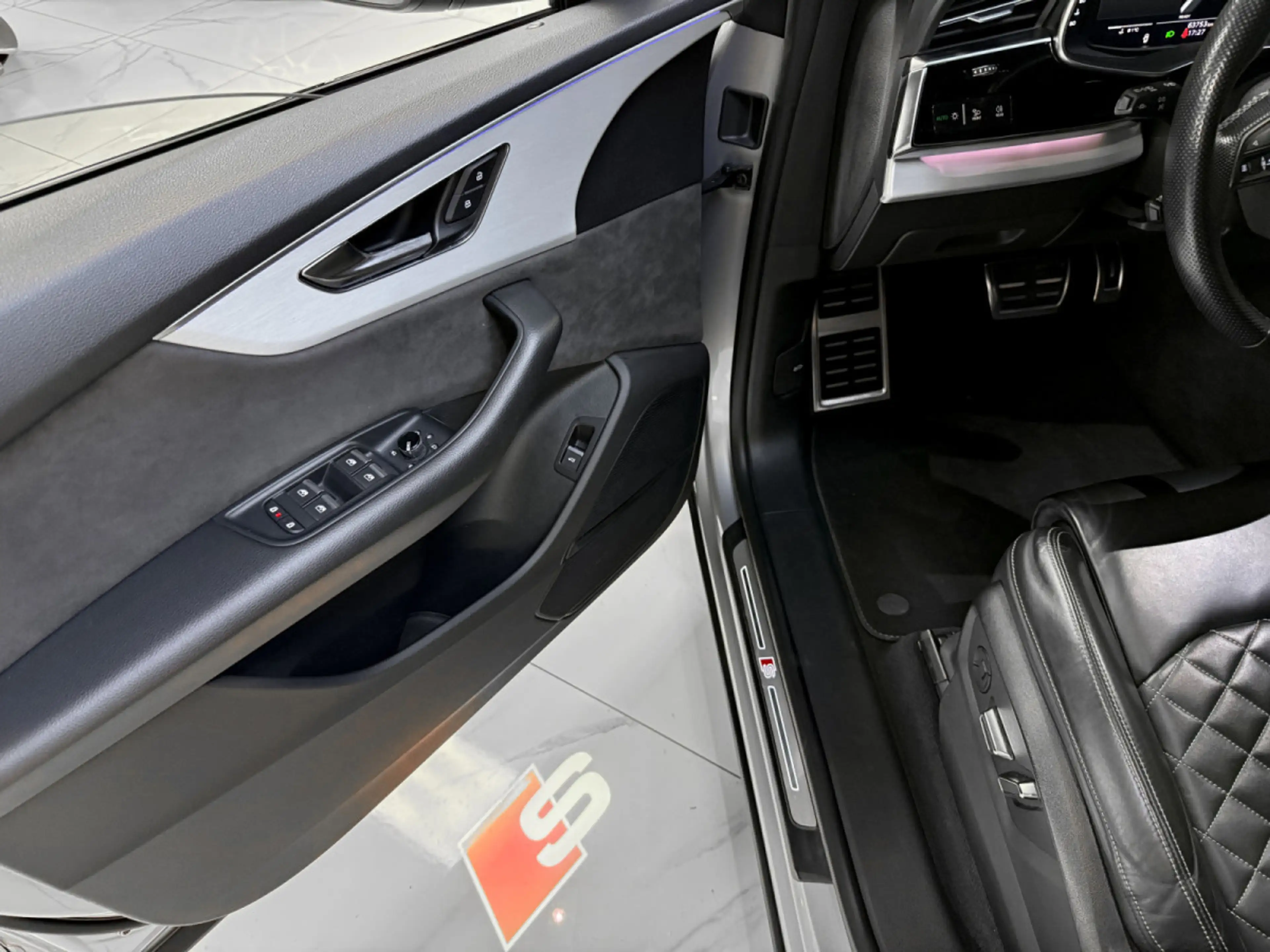 Audi SQ8 4.0 TFSI / REAR-AXLE / B&O / PANO / HEAD-UP / — photo 15