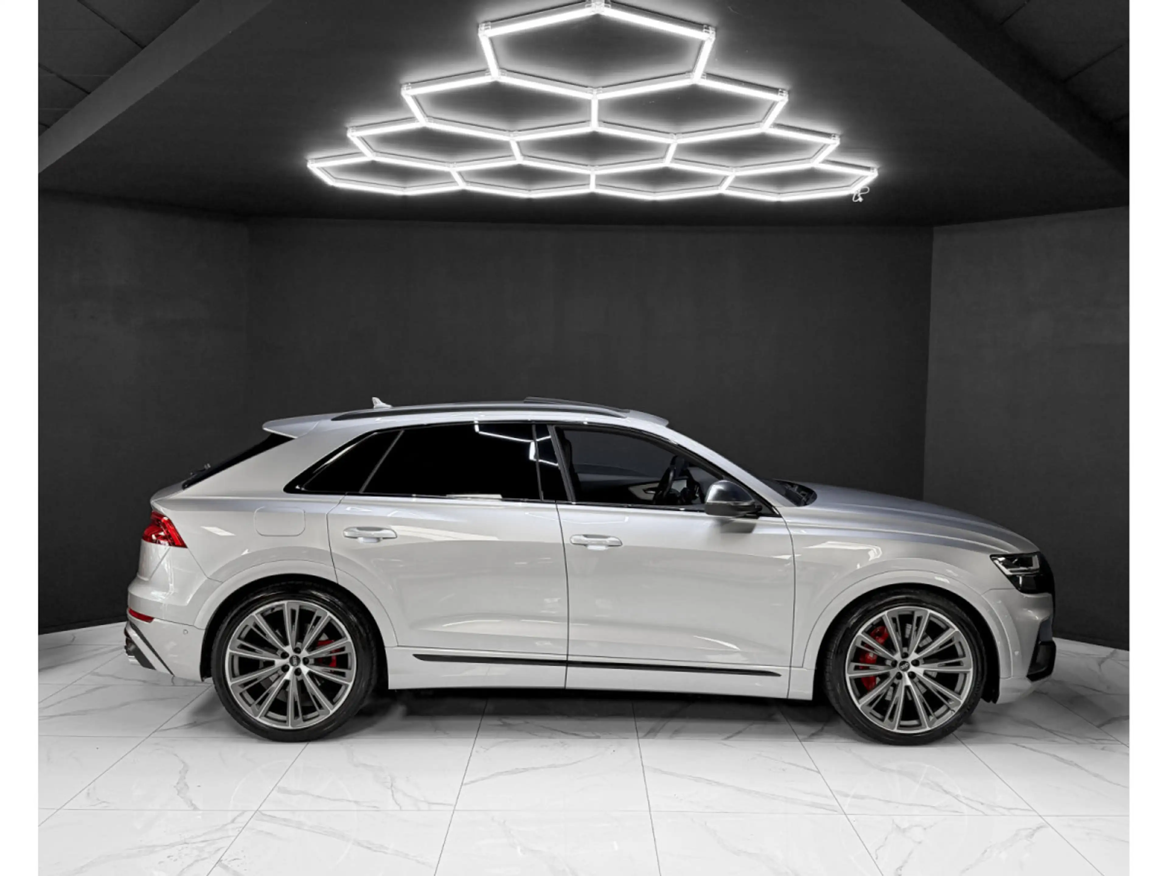 Audi SQ8 4.0 TFSI / REAR-AXLE / B&O / PANO / HEAD-UP / — photo 6