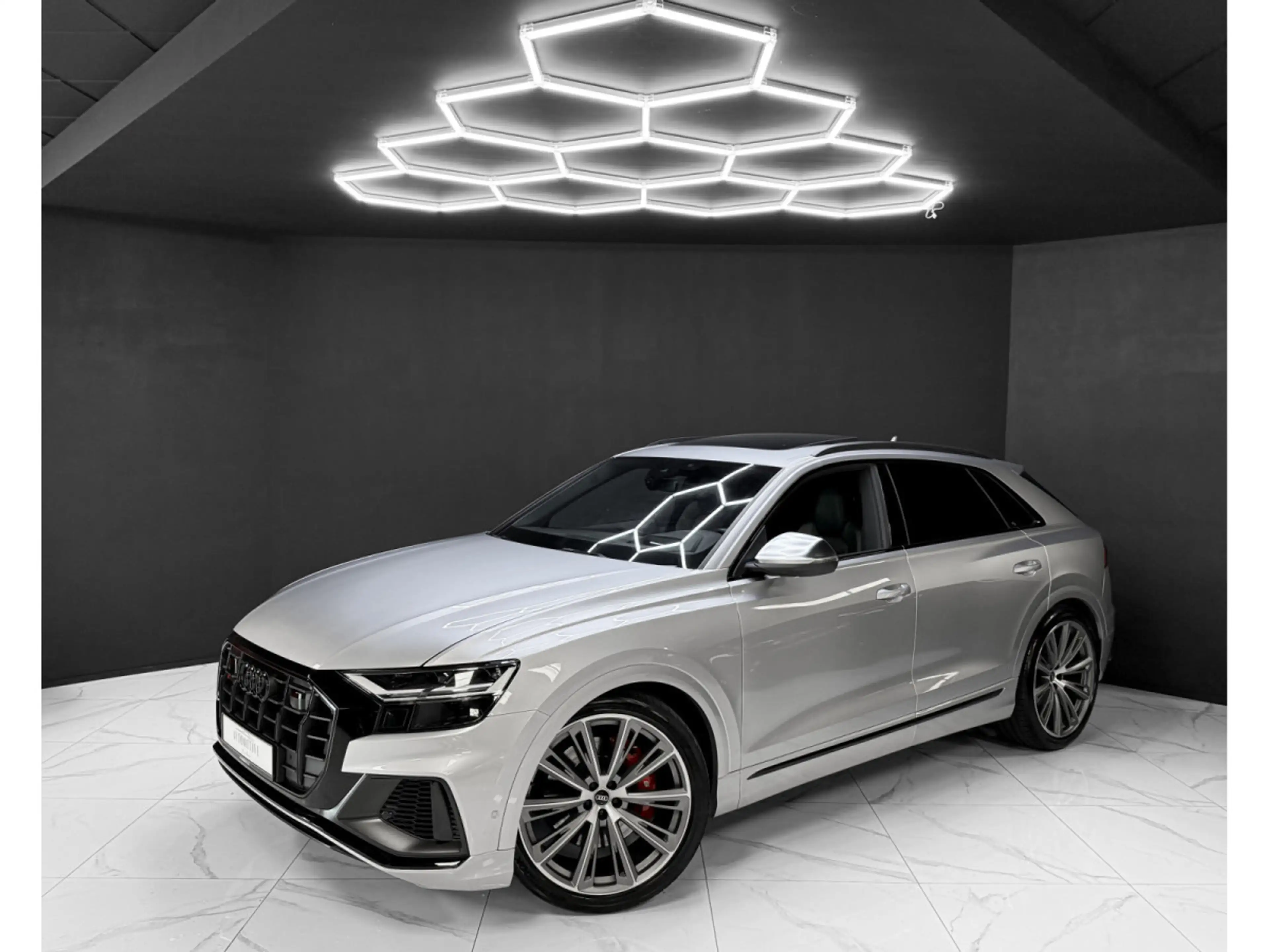 Audi SQ8 4.0 TFSI / REAR-AXLE / B&O / PANO / HEAD-UP /