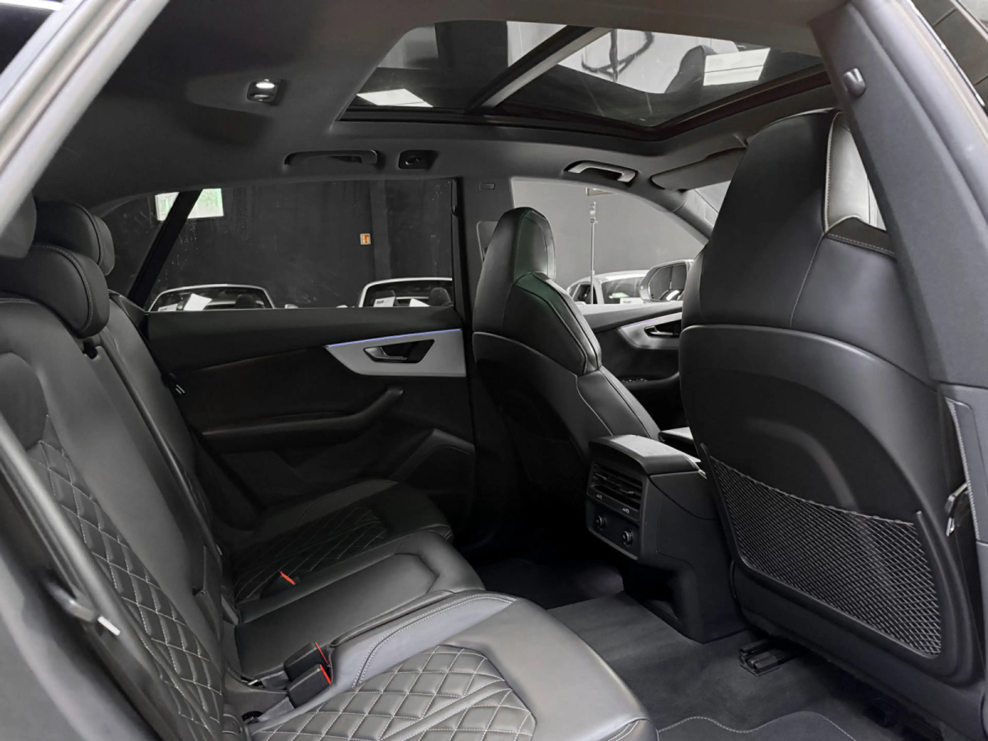 Audi SQ8 4.0 TFSI / REAR-AXLE / B&O / PANO / HEAD-UP / — photo 13