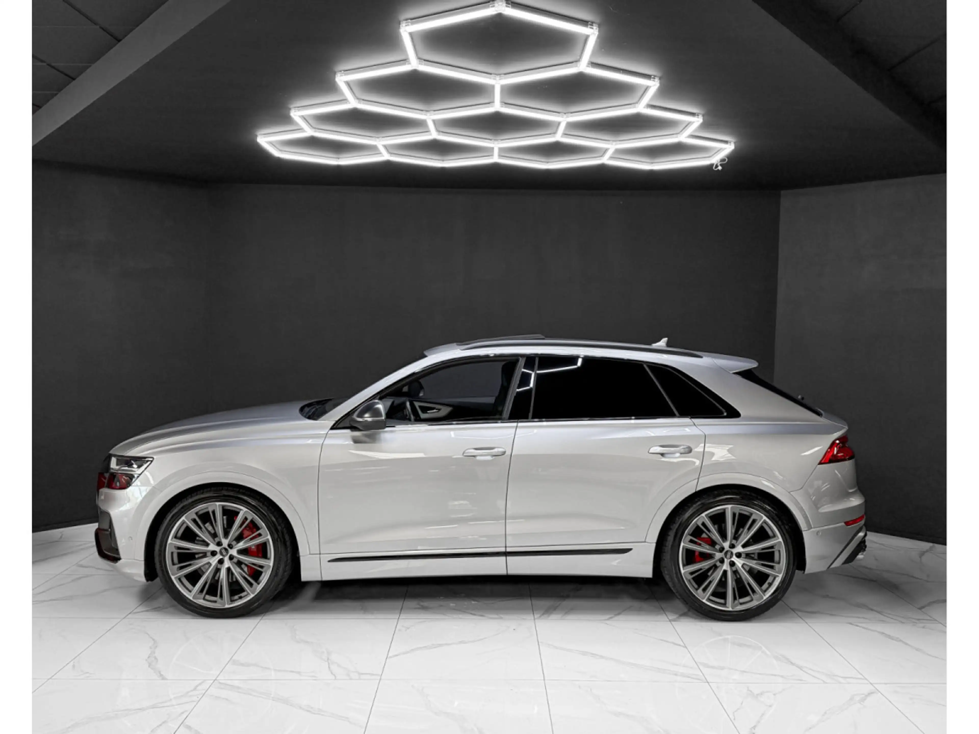 Audi SQ8 4.0 TFSI / REAR-AXLE / B&O / PANO / HEAD-UP / — photo 2