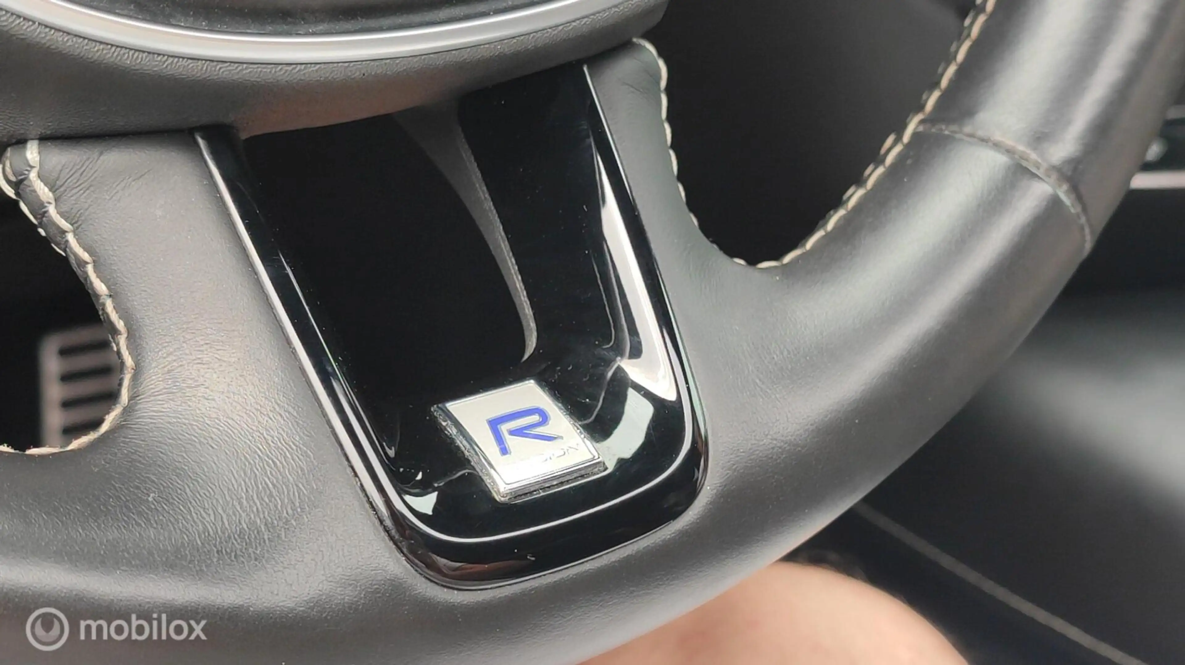 Volvo S60 2.0 T8 AWD 390 PK Twin Engine R-Design PANORAMA CA — photo 34