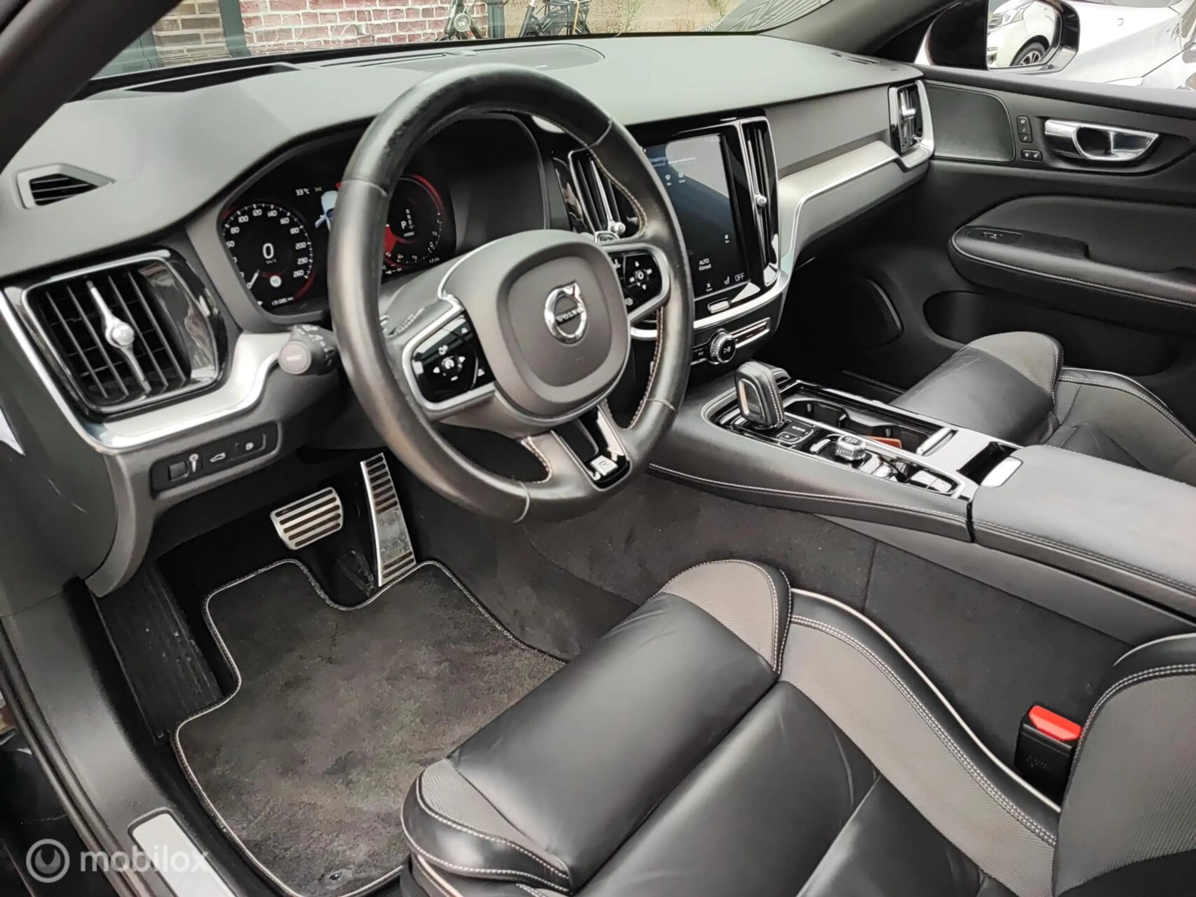 Volvo S60 2.0 T8 AWD 390 PK Twin Engine R-Design PANORAMA CA — photo 15