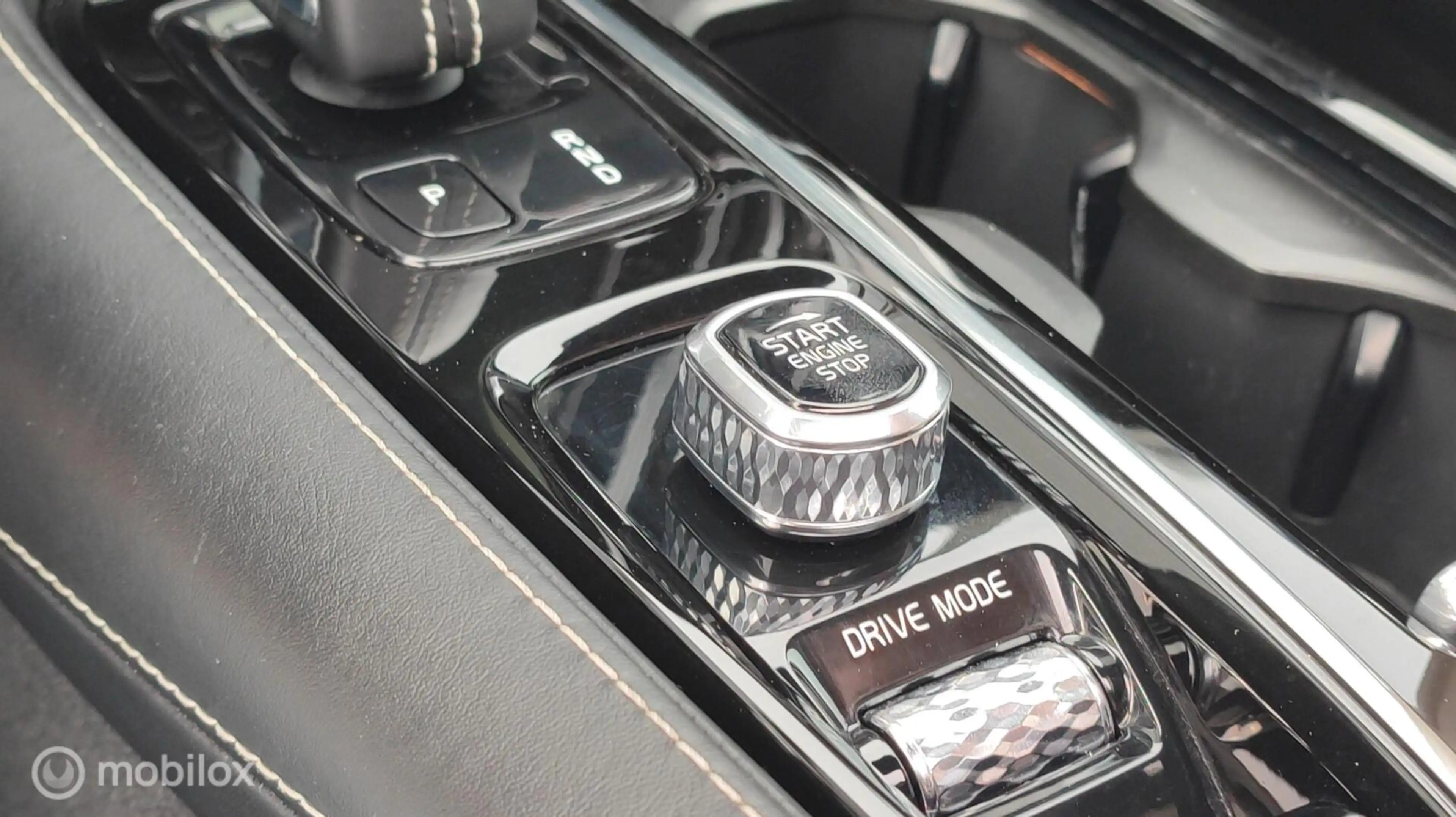 Volvo S60 2.0 T8 AWD 390 PK Twin Engine R-Design PANORAMA CA — photo 30
