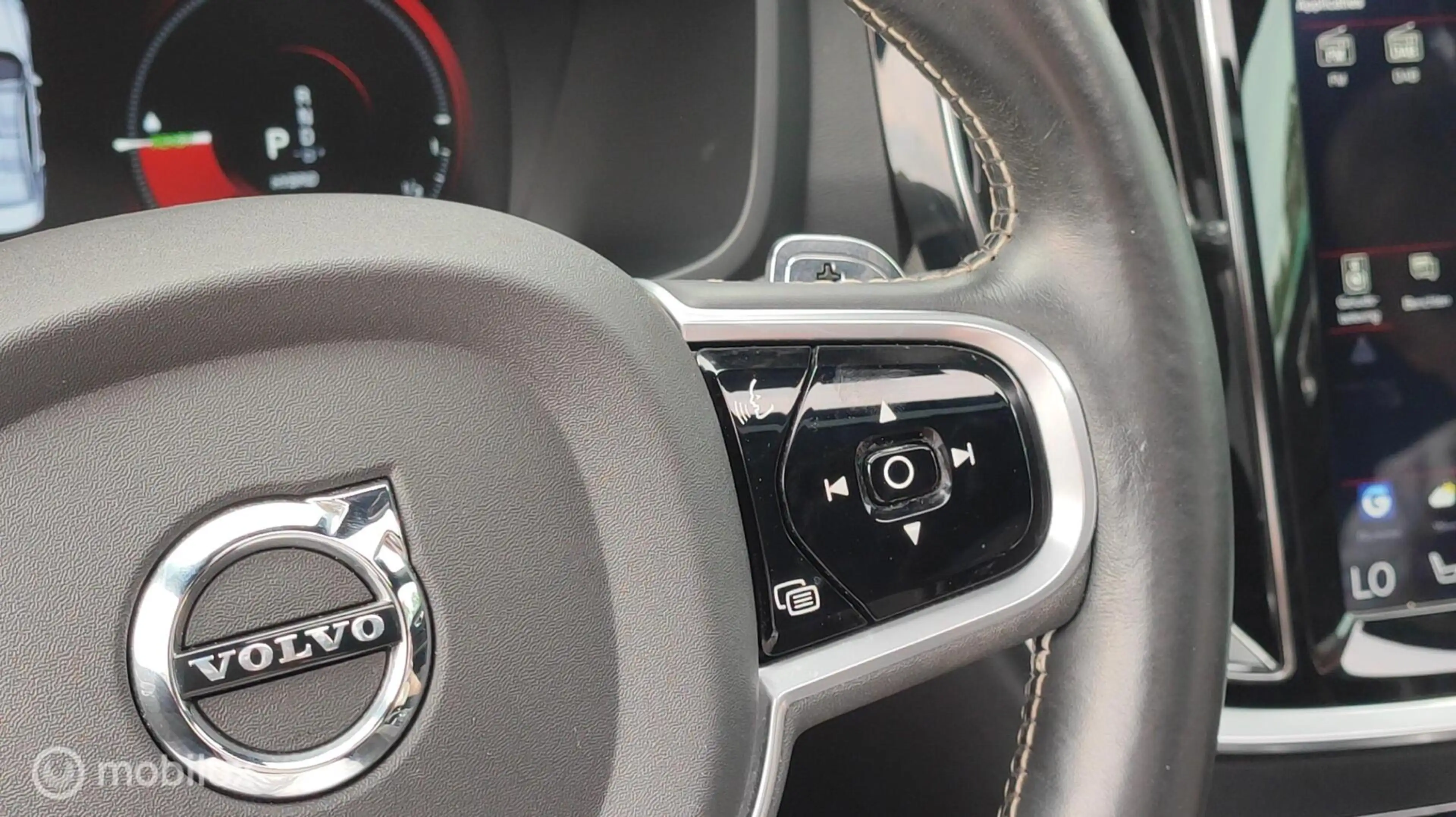 Volvo S60 2.0 T8 AWD 390 PK Twin Engine R-Design PANORAMA CA — photo 25