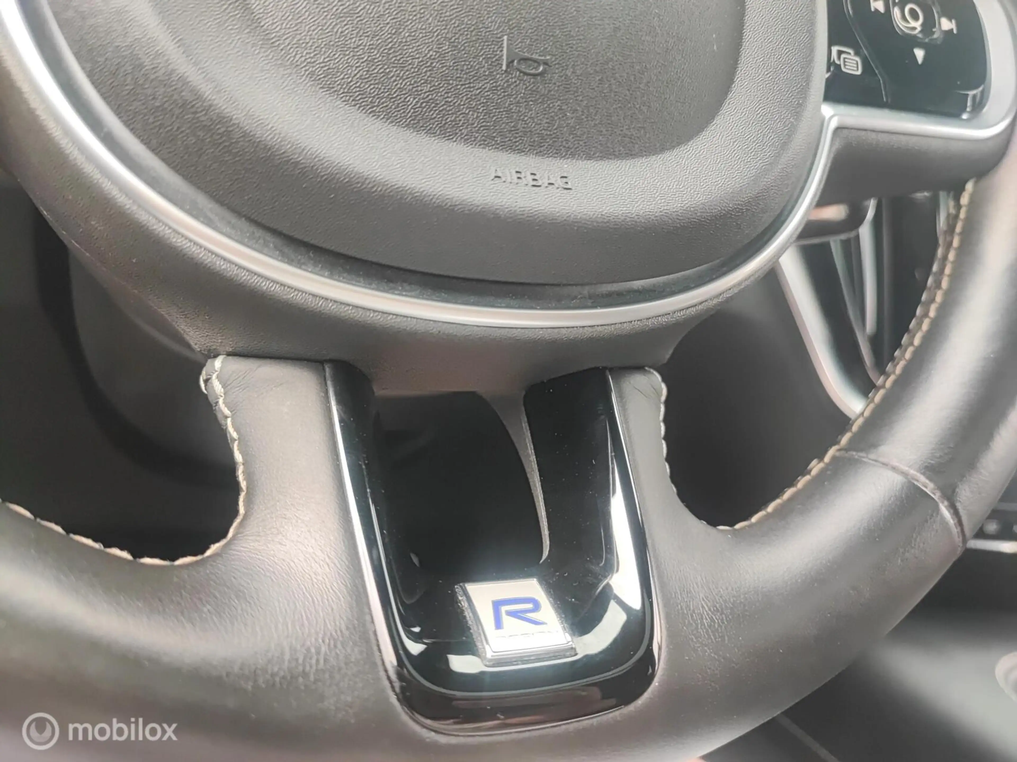 Volvo S60 2.0 T8 AWD 390 PK Twin Engine R-Design PANORAMA CA — photo 17