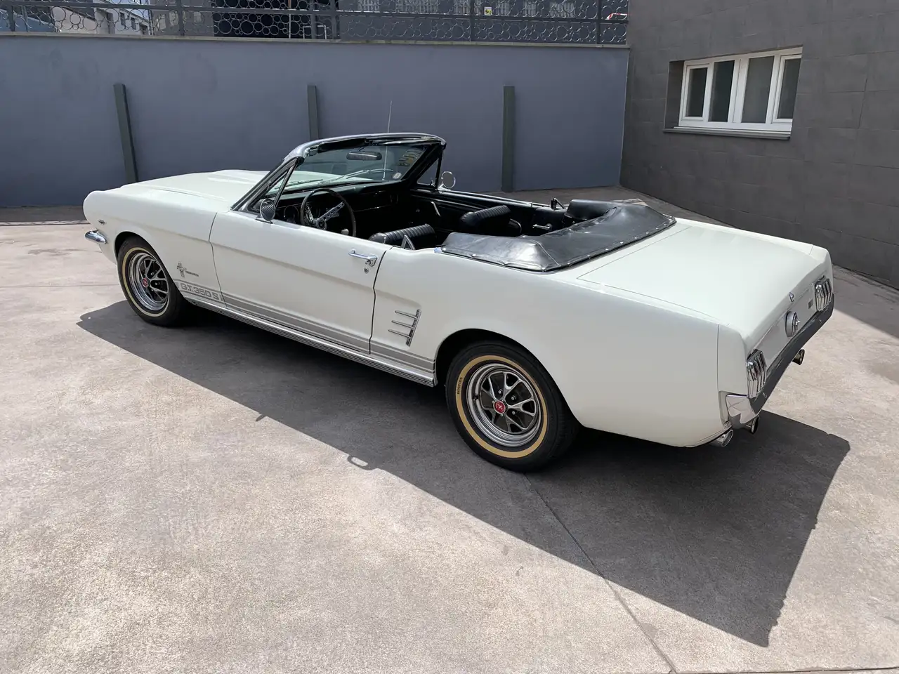 Ford Mustang Convertible Supercharged, foto 4