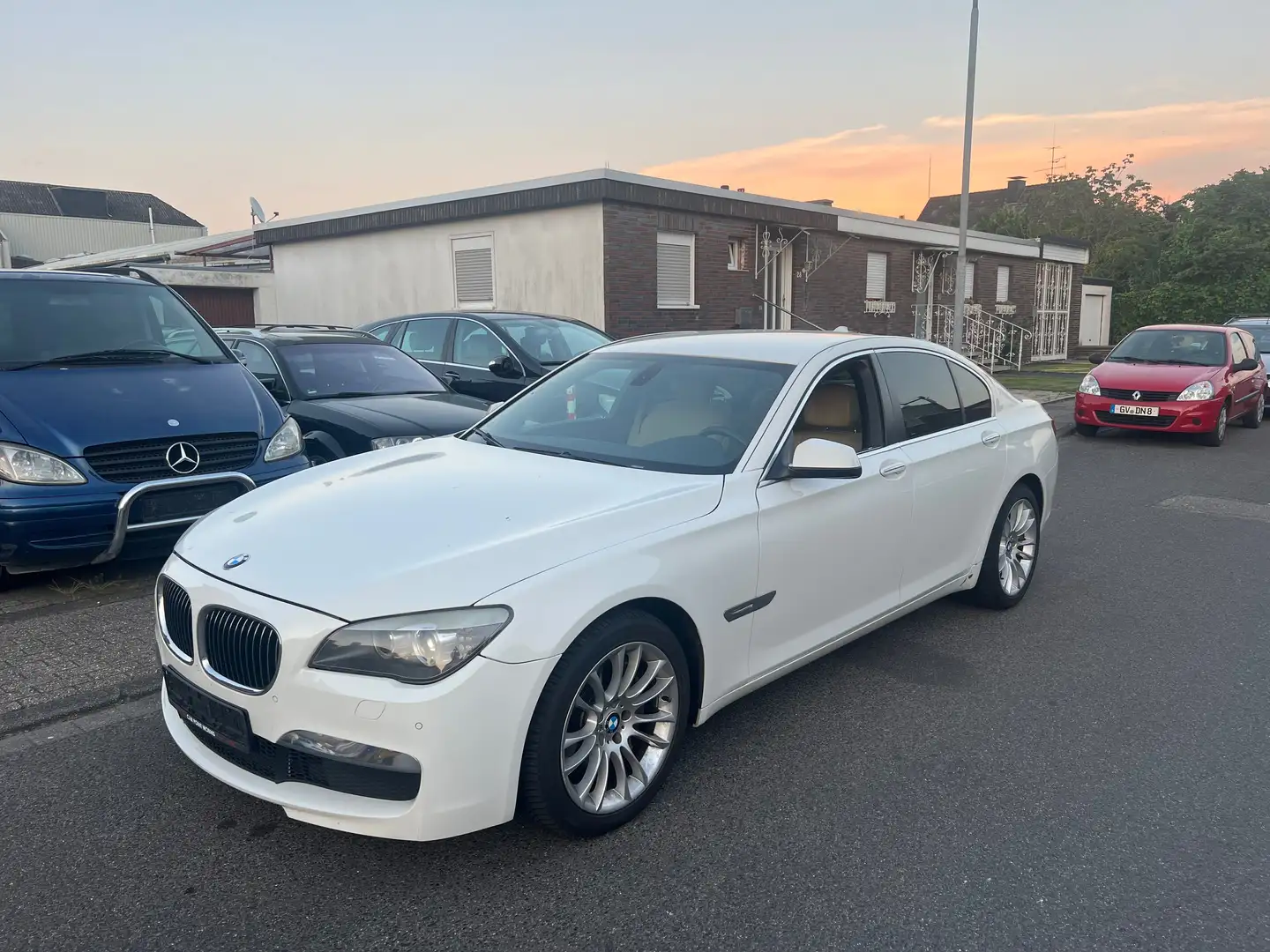 BMW 730 730d,M-Paket ab Werk,LederBeige Voll Voll Blanco - 1