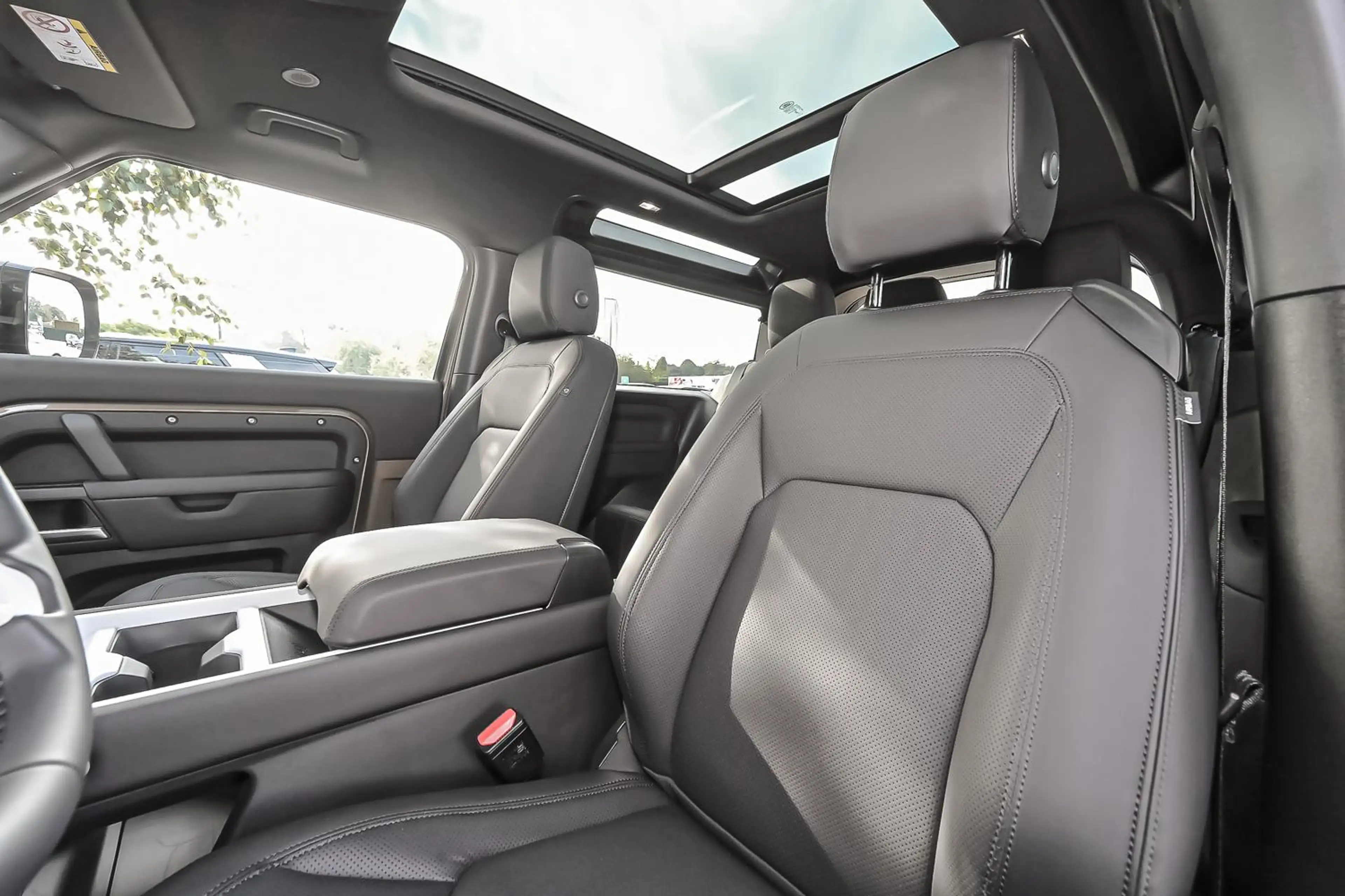 Land Rover Defender D250 X-Dynamic SE — photo 6