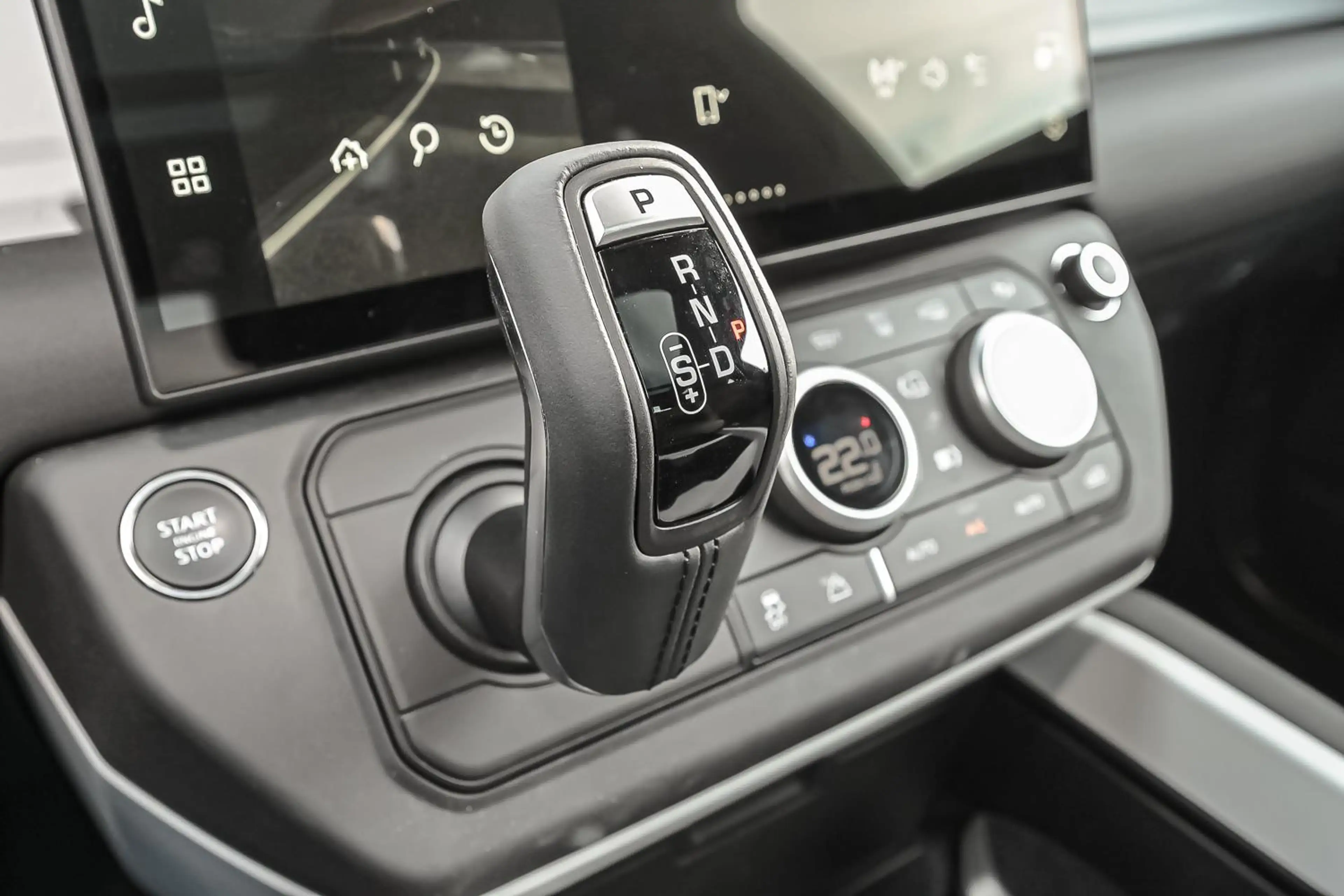 Land Rover Defender D250 X-Dynamic SE — photo 11