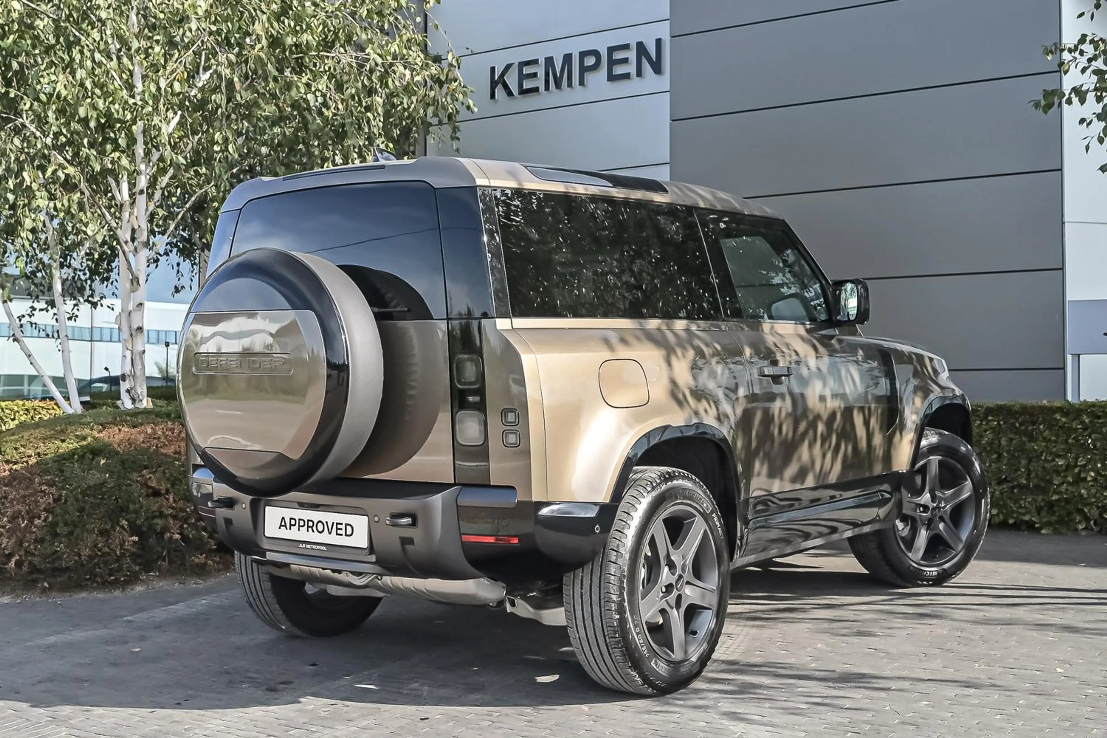 Land Rover Defender D250 X-Dynamic SE — photo 5