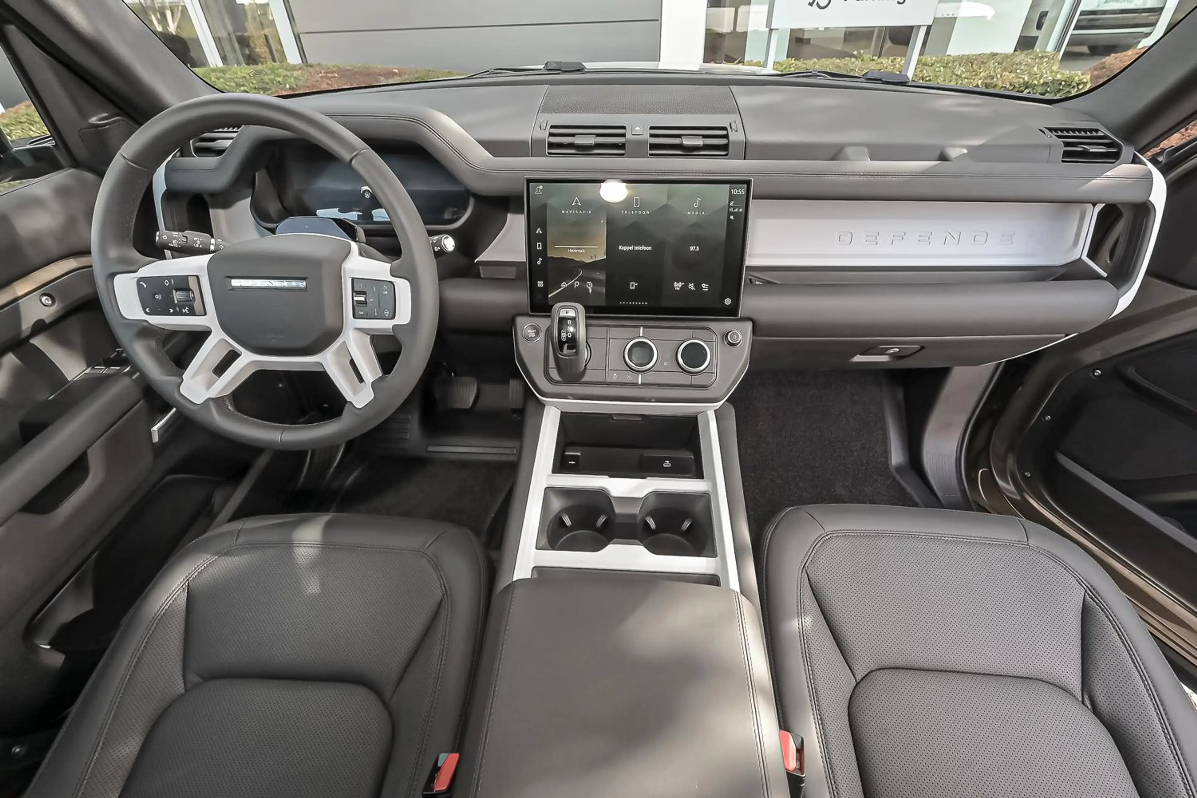 Land Rover Defender D250 X-Dynamic SE — photo 9