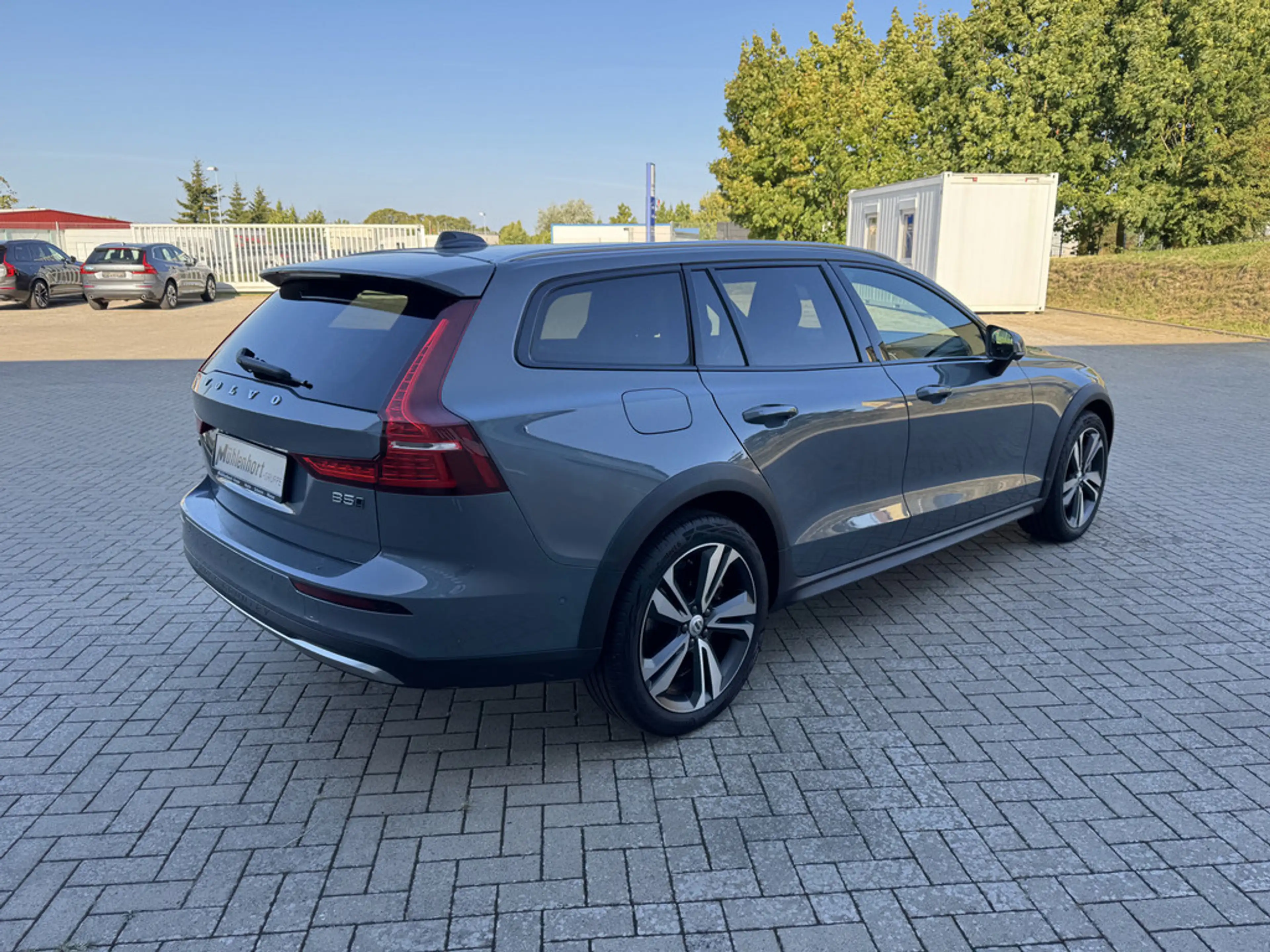 Volvo V60 Cross Country 2.0 Plus AWD STANDHZ LED — photo 2