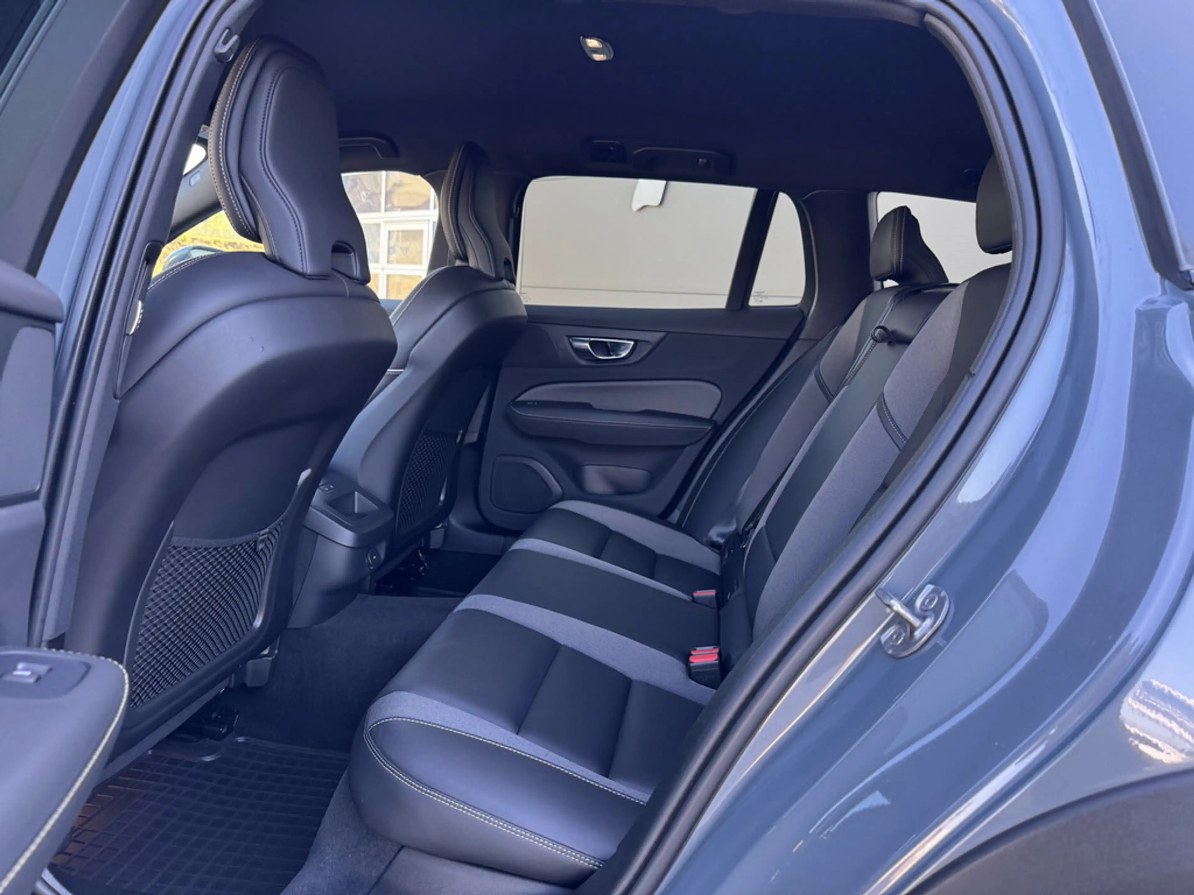 Volvo V60 Cross Country 2.0 Plus AWD STANDHZ LED — photo 4
