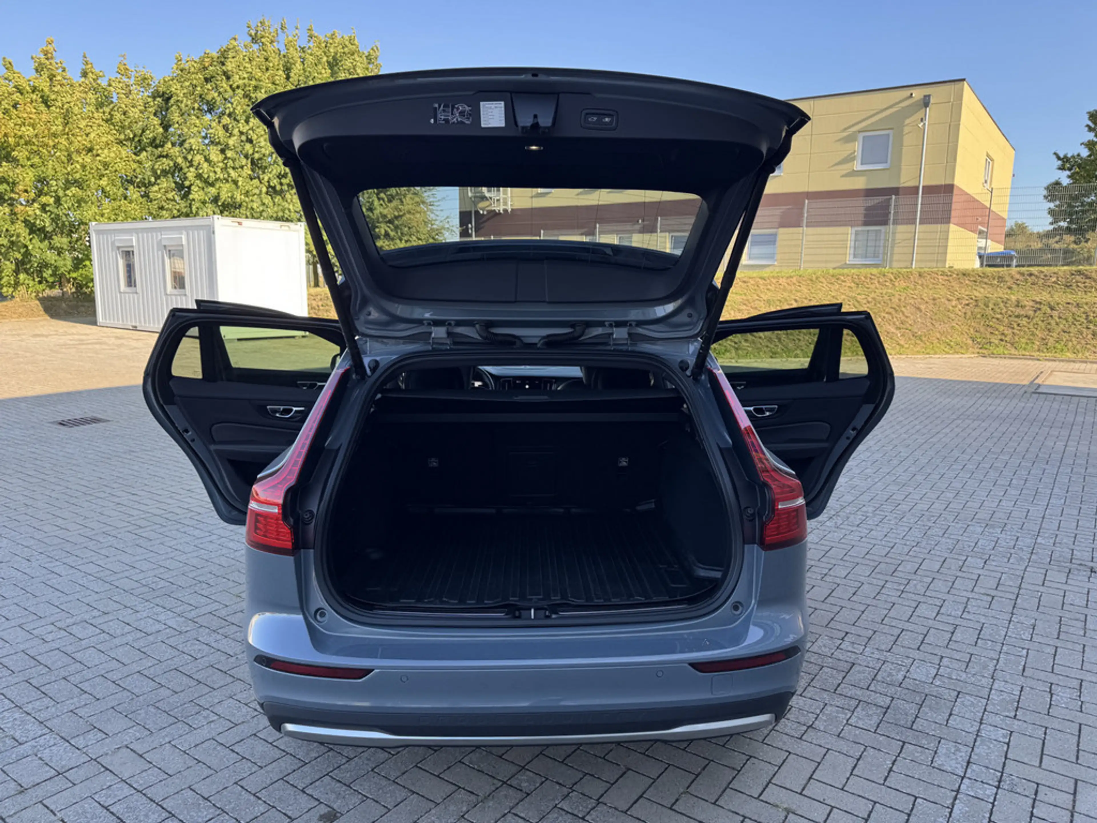 Volvo V60 Cross Country 2.0 Plus AWD STANDHZ LED — photo 11