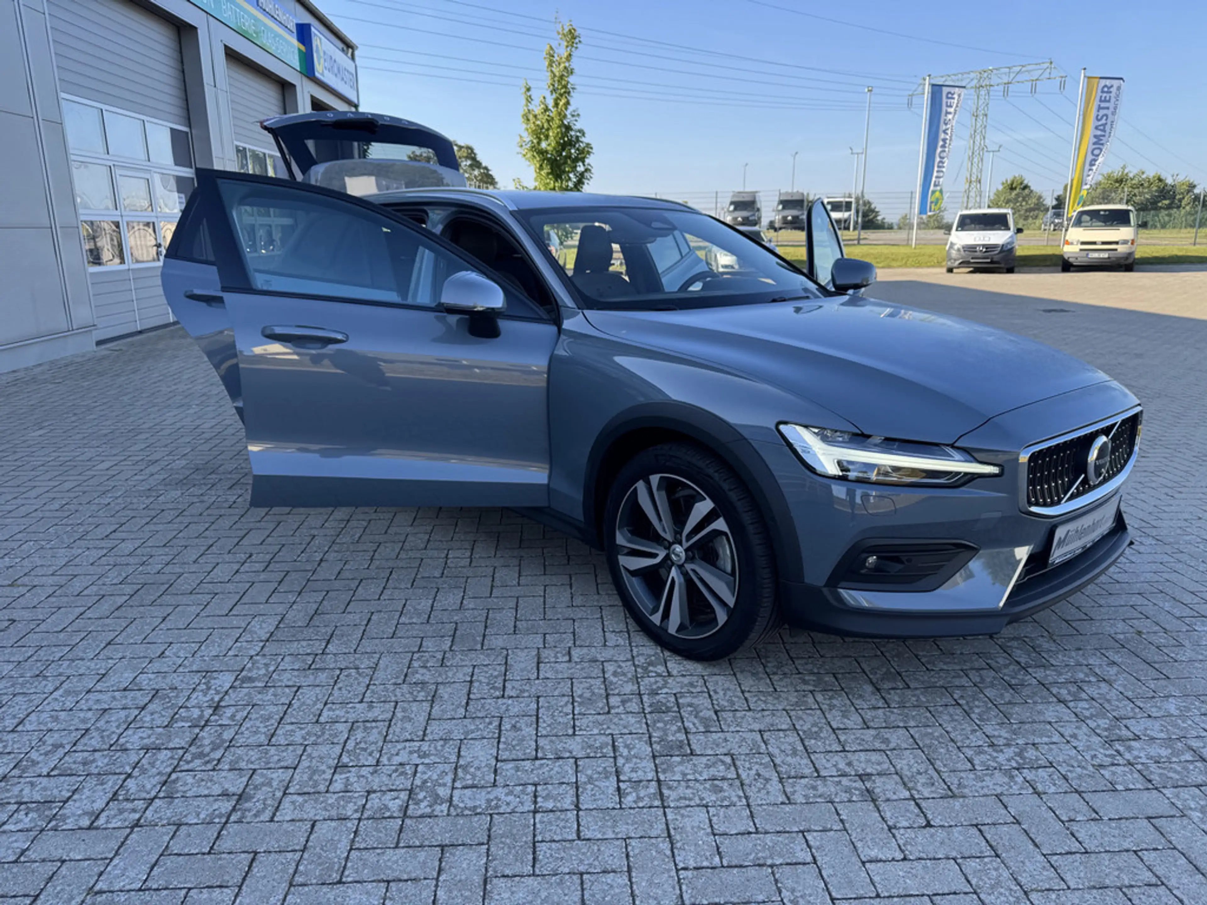 Volvo V60 Cross Country 2.0 Plus AWD STANDHZ LED — photo 10